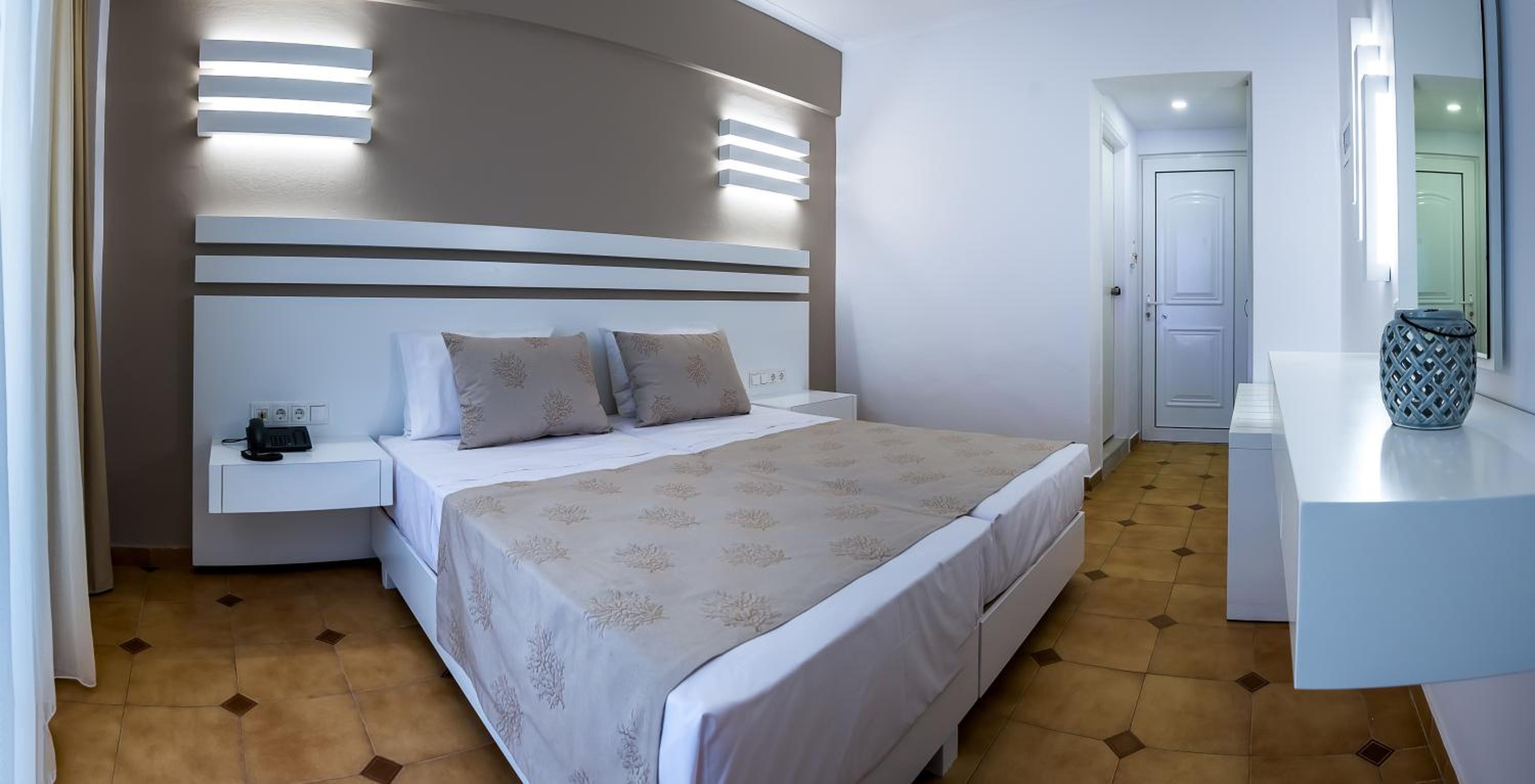 Standard Double or Twin Room - Photo 1