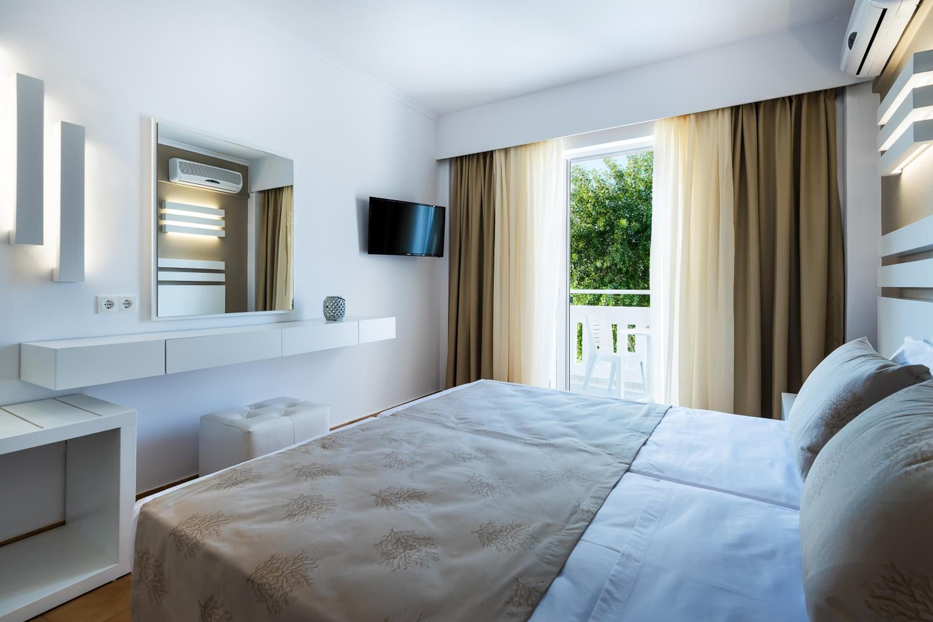 Standard Double or Twin Room - Photo 3