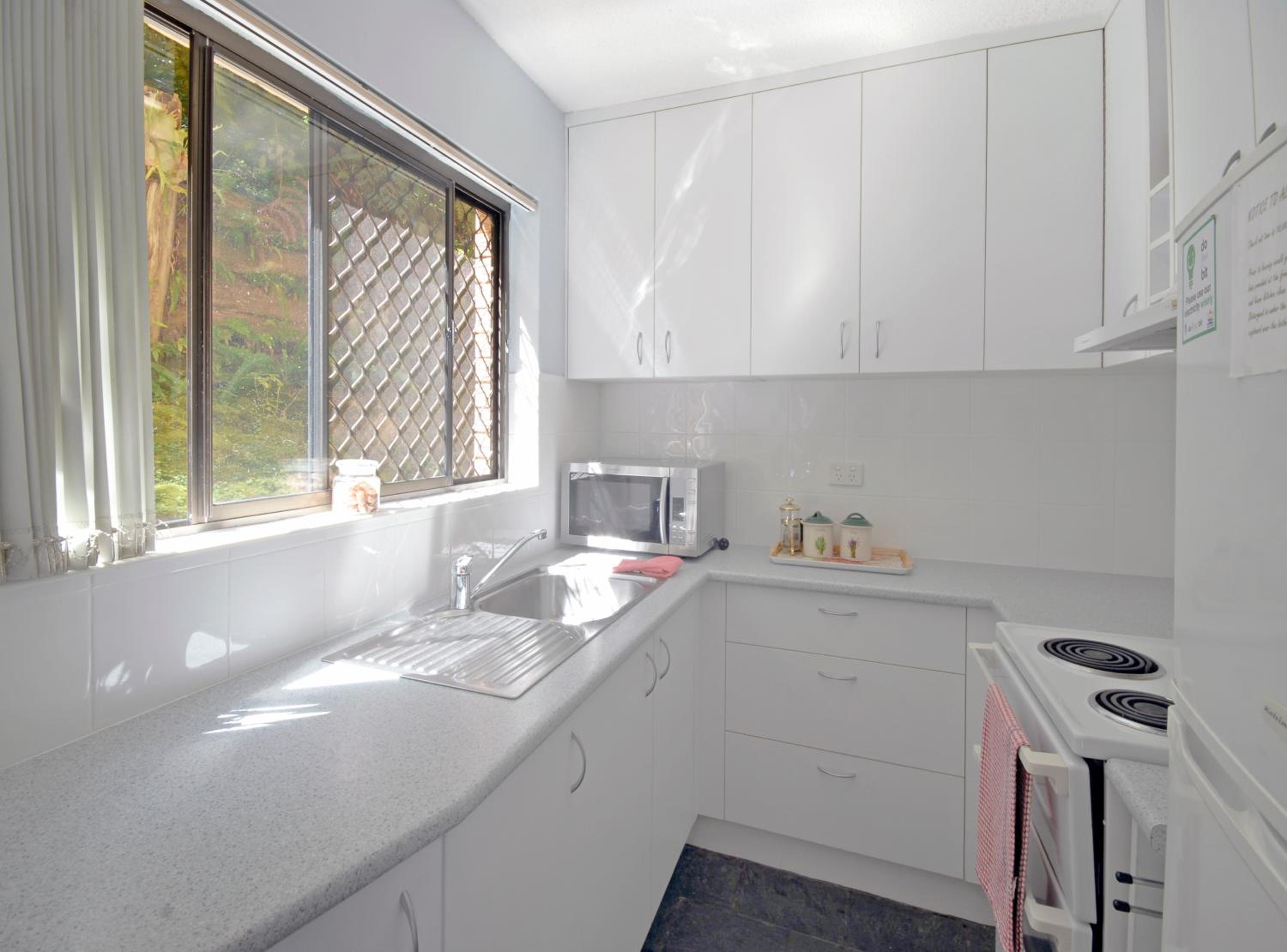 One-Bedroom Apartment with Balcony - Photo 3