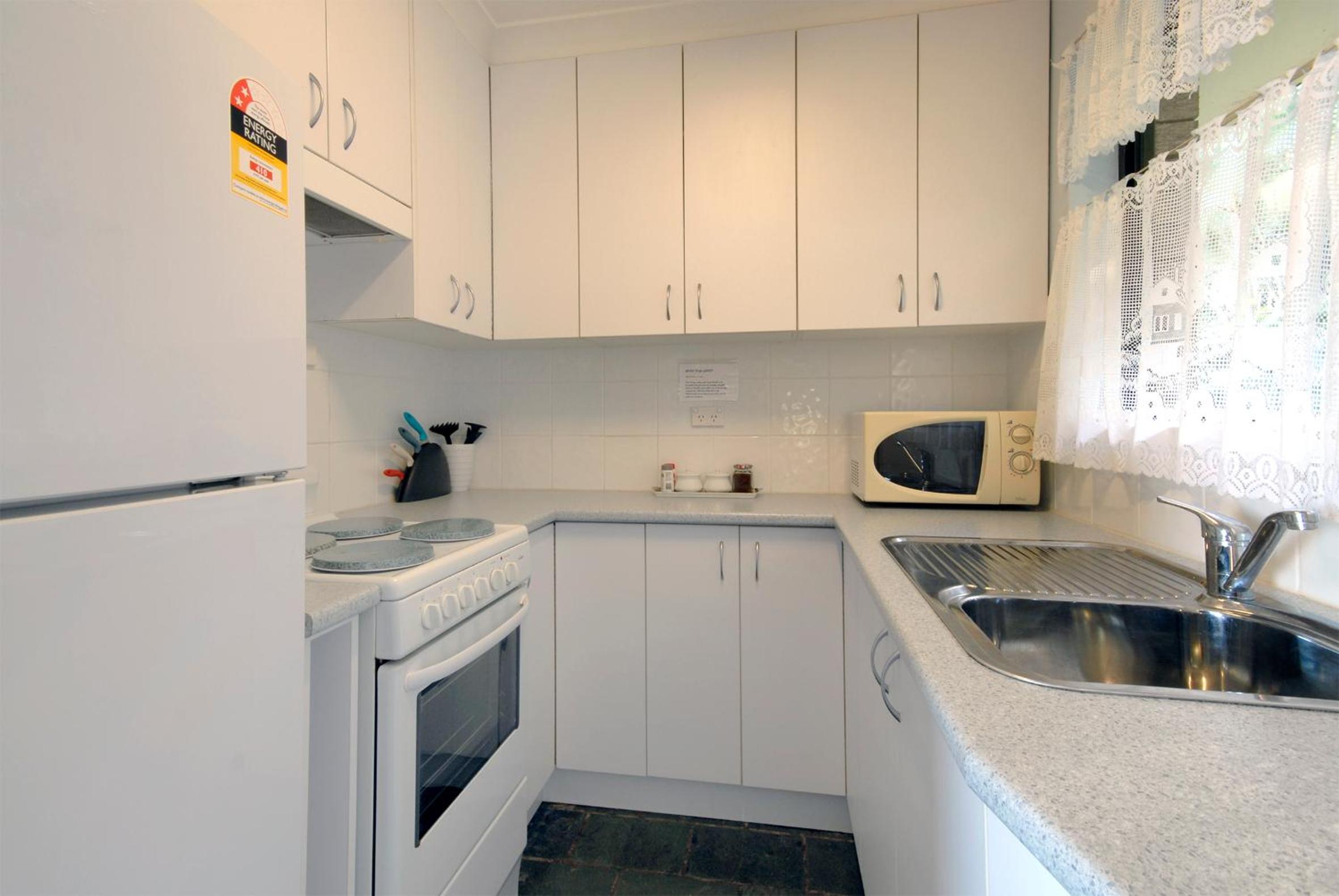 Executive One-Bedroom Apartment with Ocean View - Photo 10