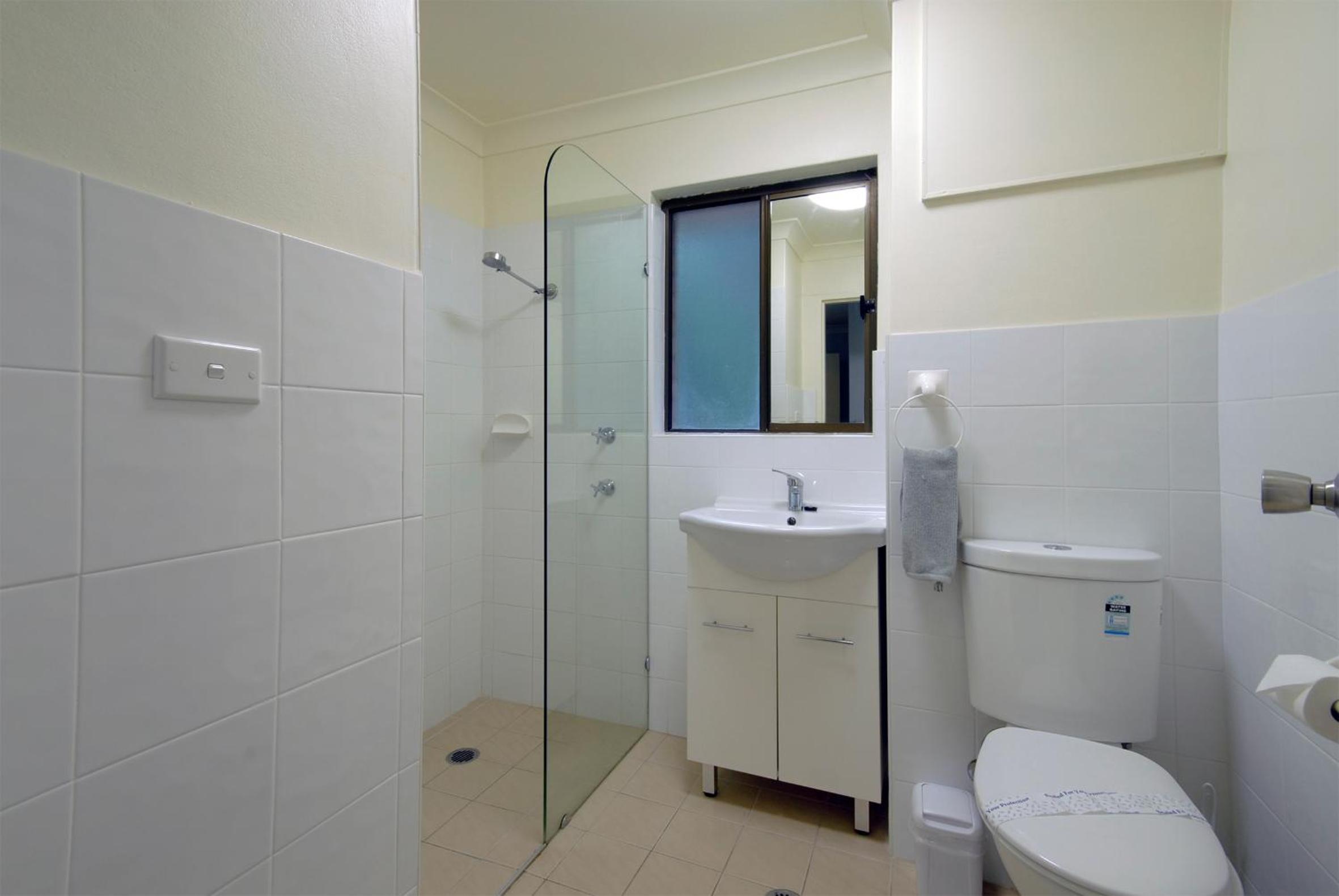 Executive One-Bedroom Apartment with Ocean View - Photo 3