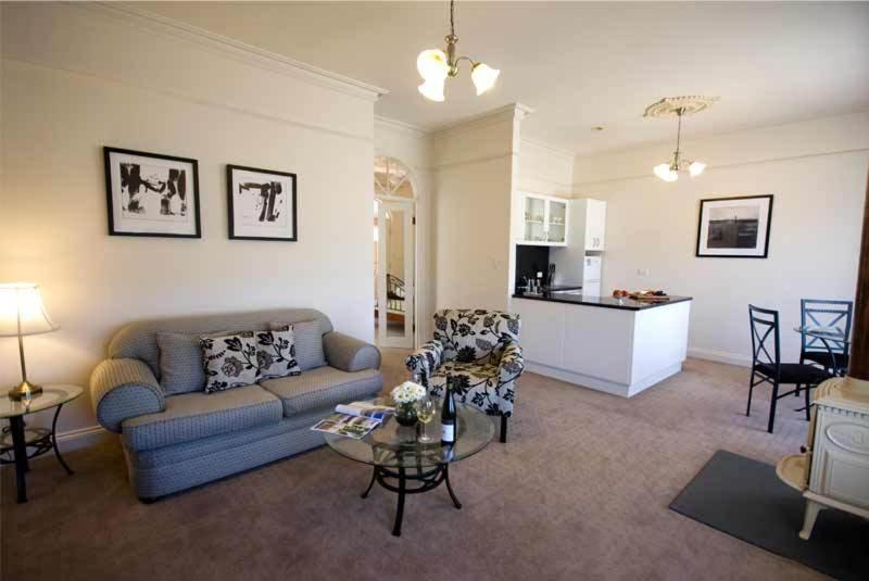 Tim Knappstein Suite
