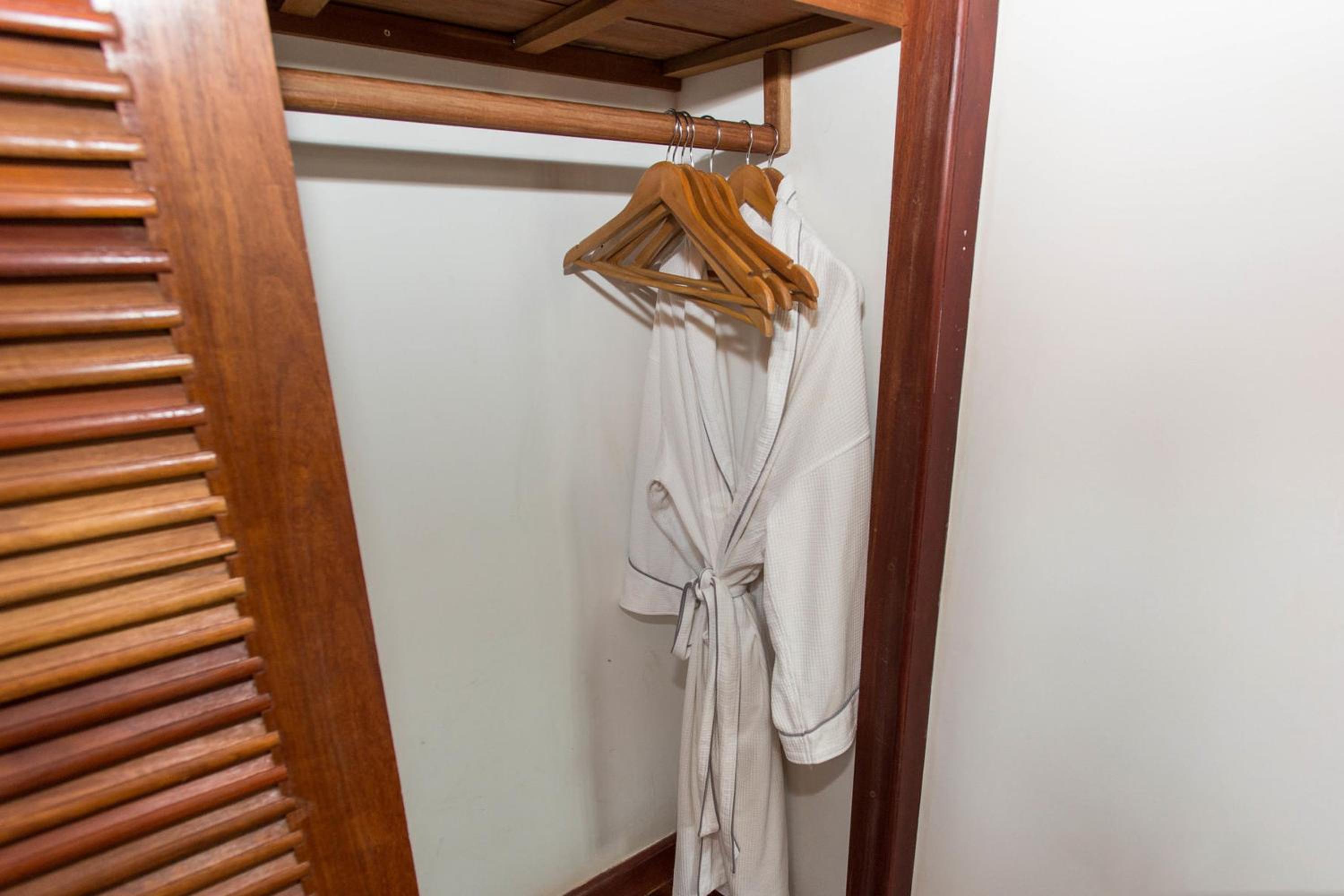 Super Deluxe Double Room with Balcony - Photo 21