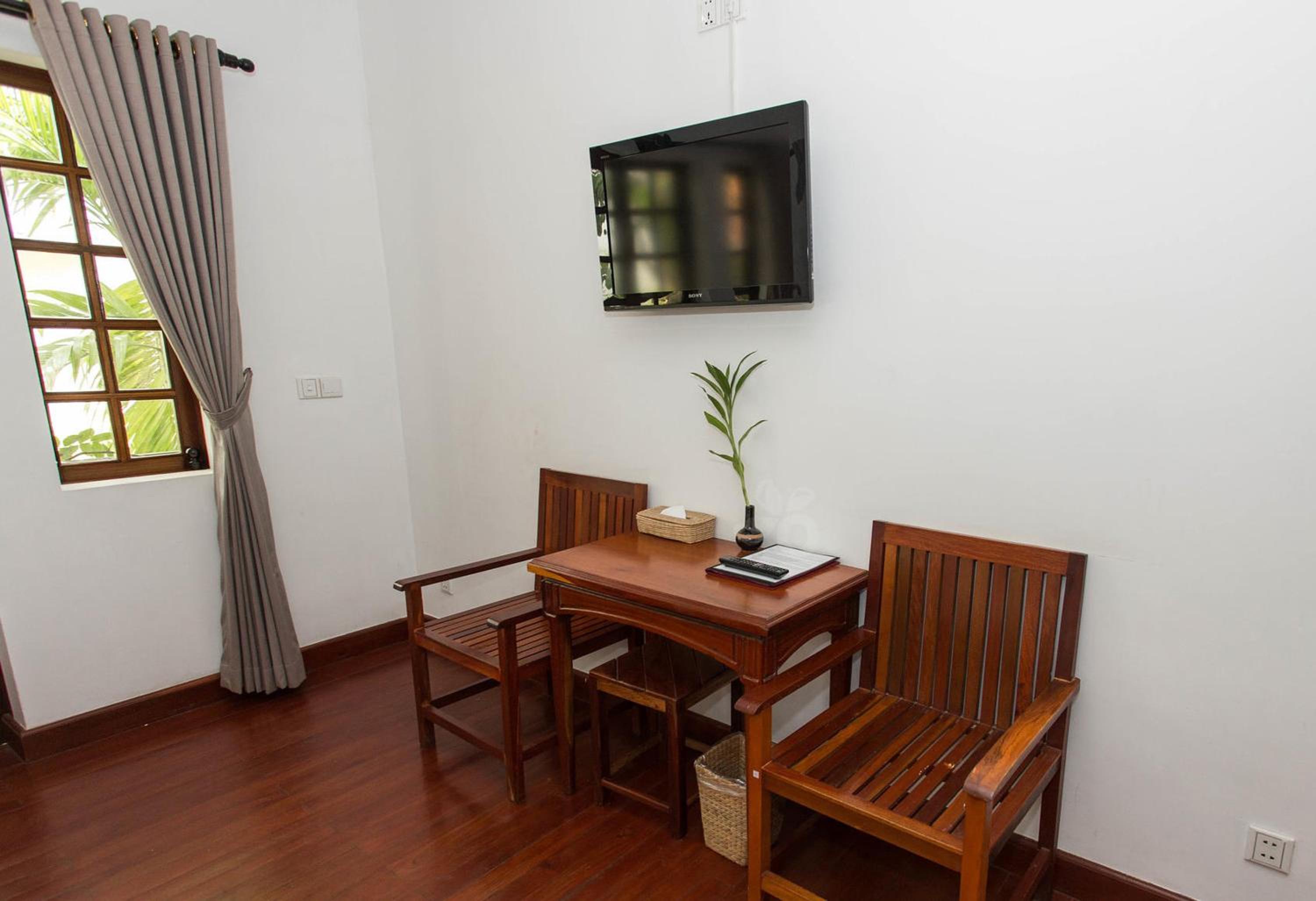Deluxe Twin Room with Balcony - Photo 10
