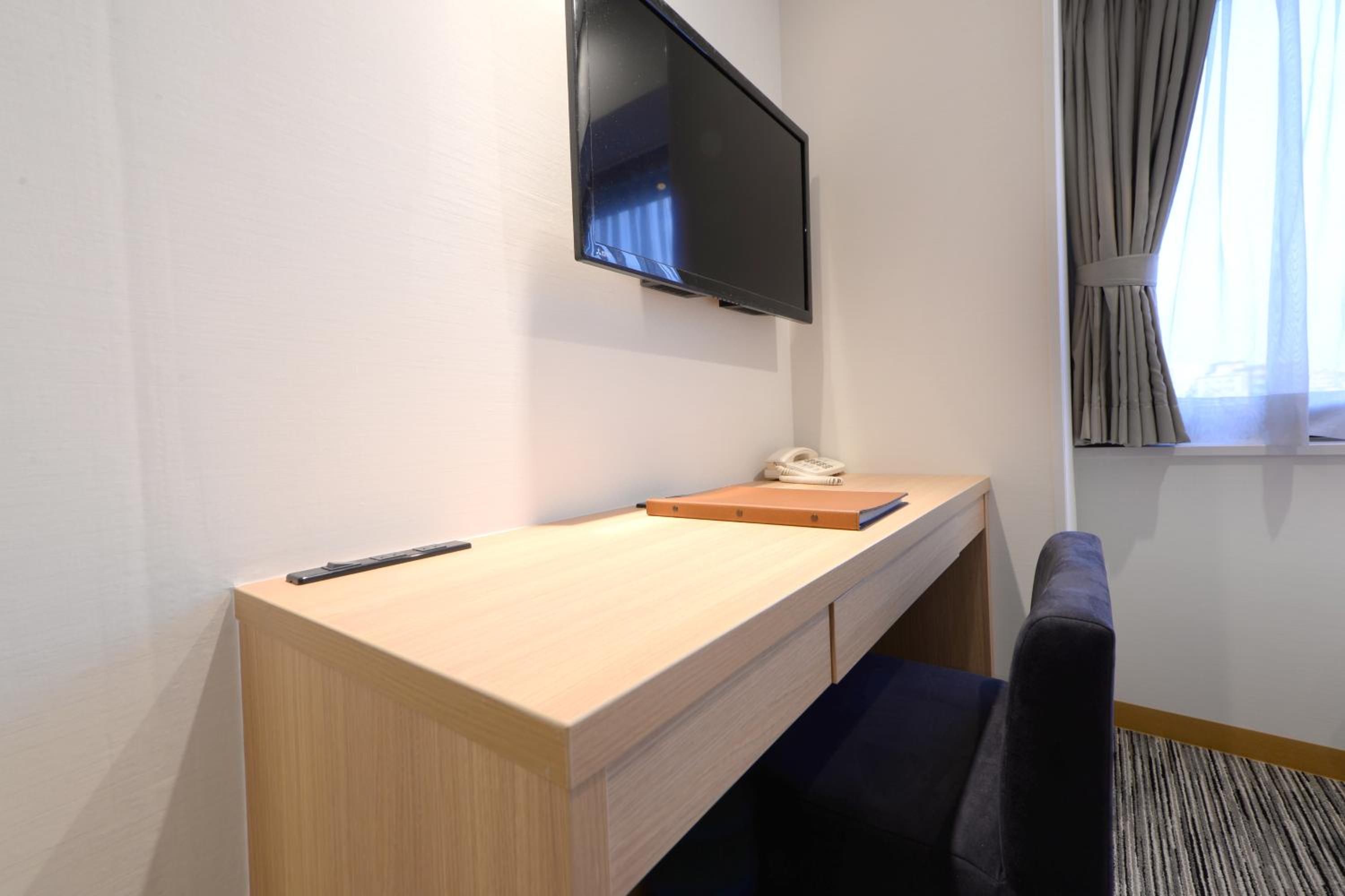 Renovated Single Room - High Floor - Non-Smoking photo 3