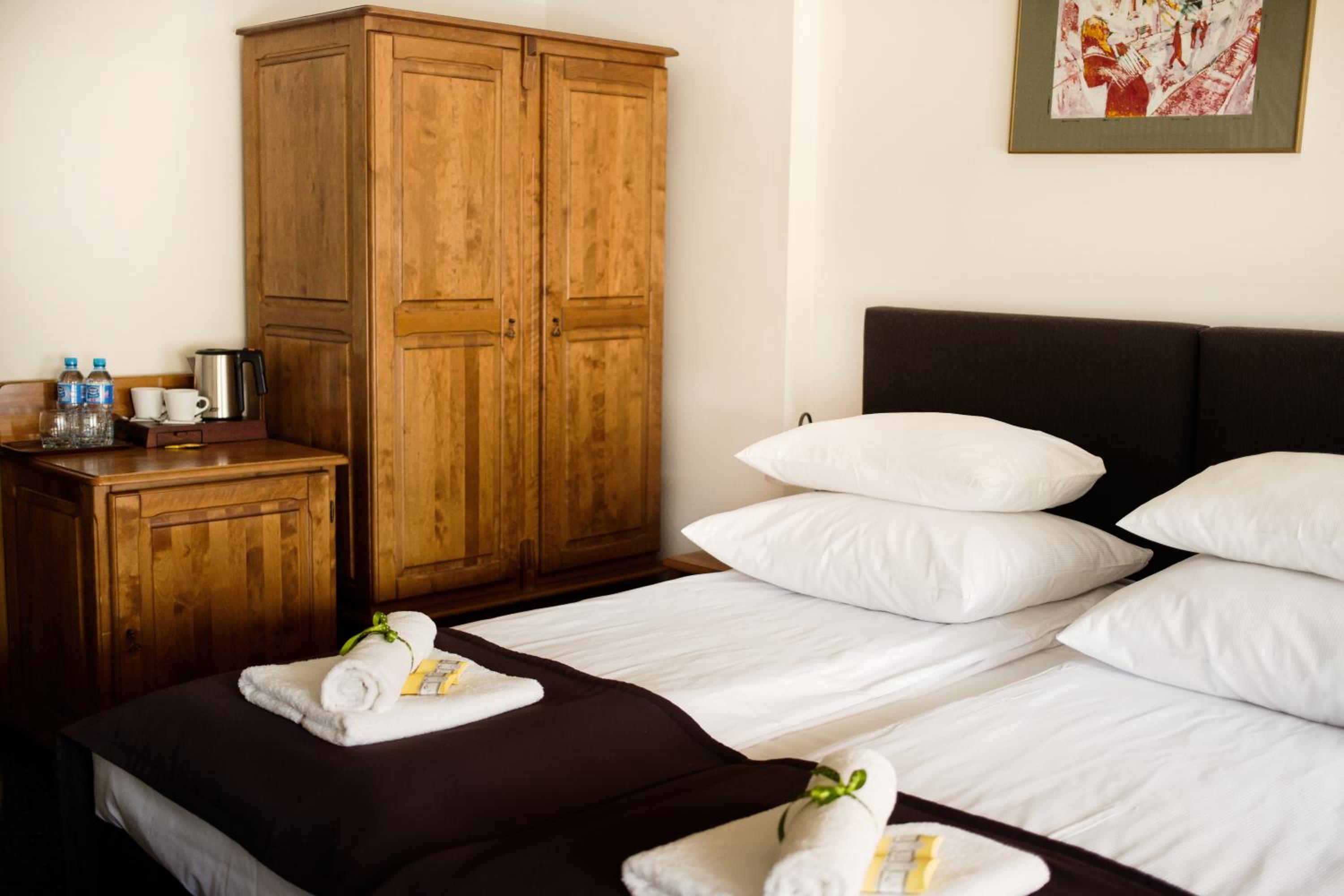 Double or Twin Room - Photo 15