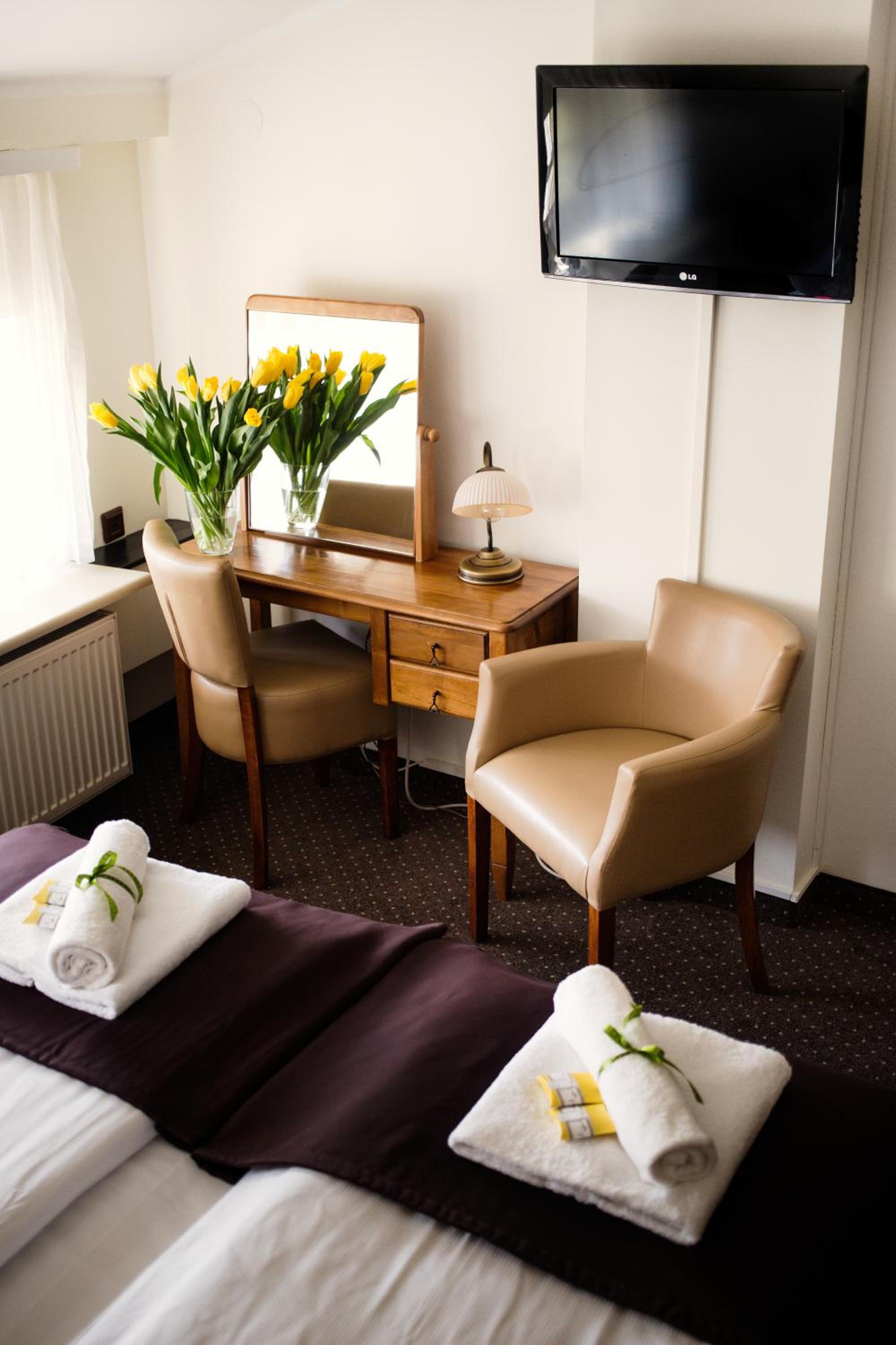 Double or Twin Room - Photo 10