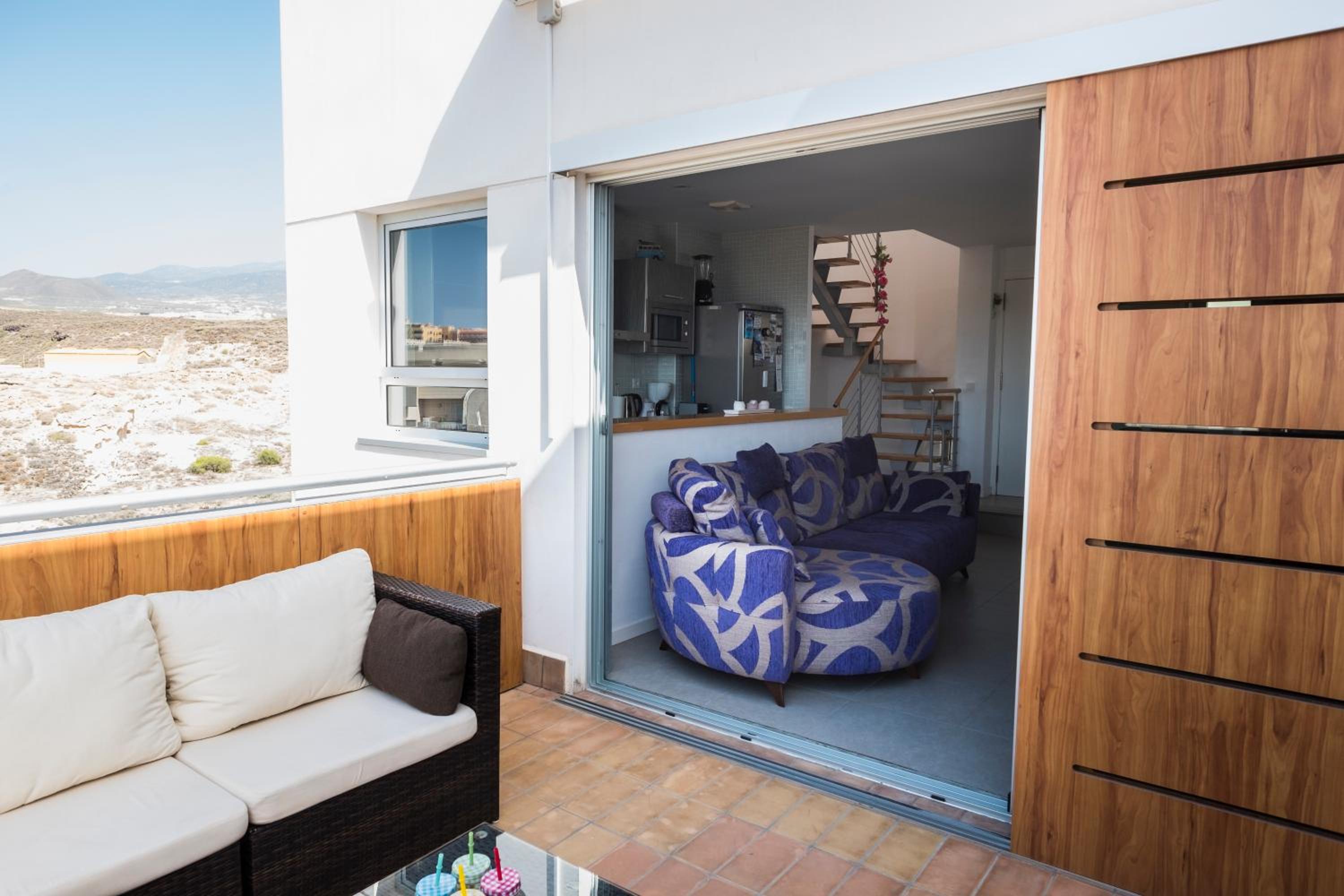 Apartment with Sea View - Photo 9