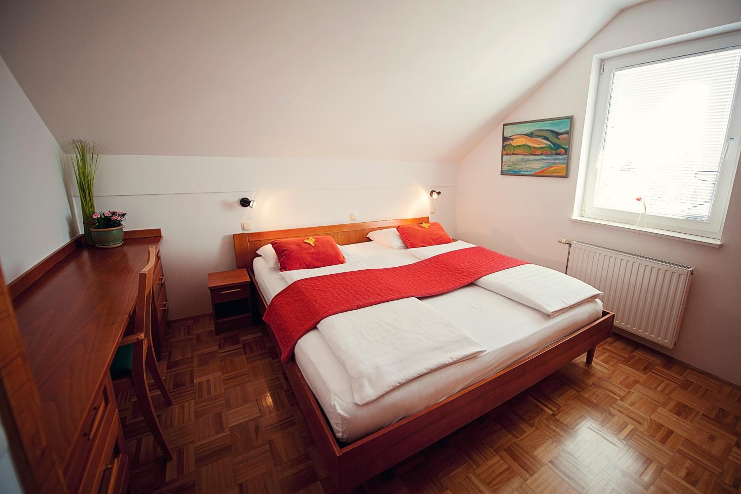 One-Bedroom Apartment (4 Adults) photo 1