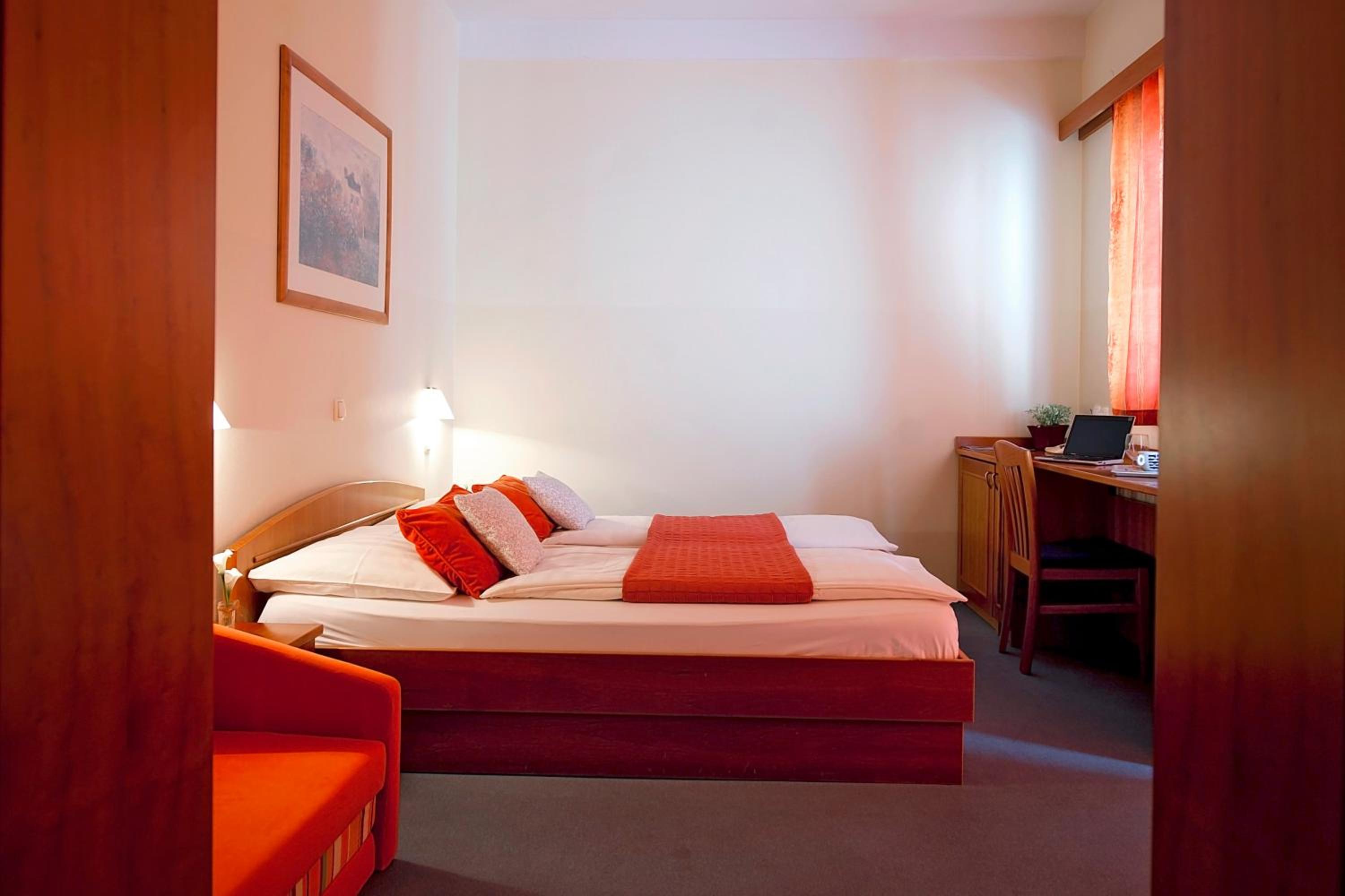 Double or Twin Room - Main Building - Photo 3