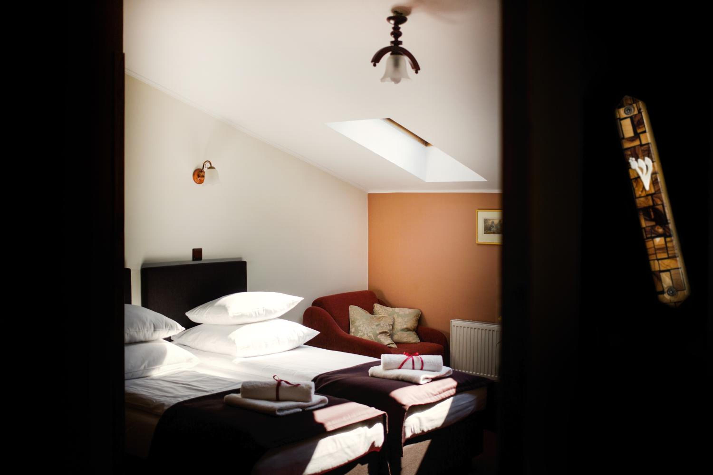 Double or Twin Room - Photo 11