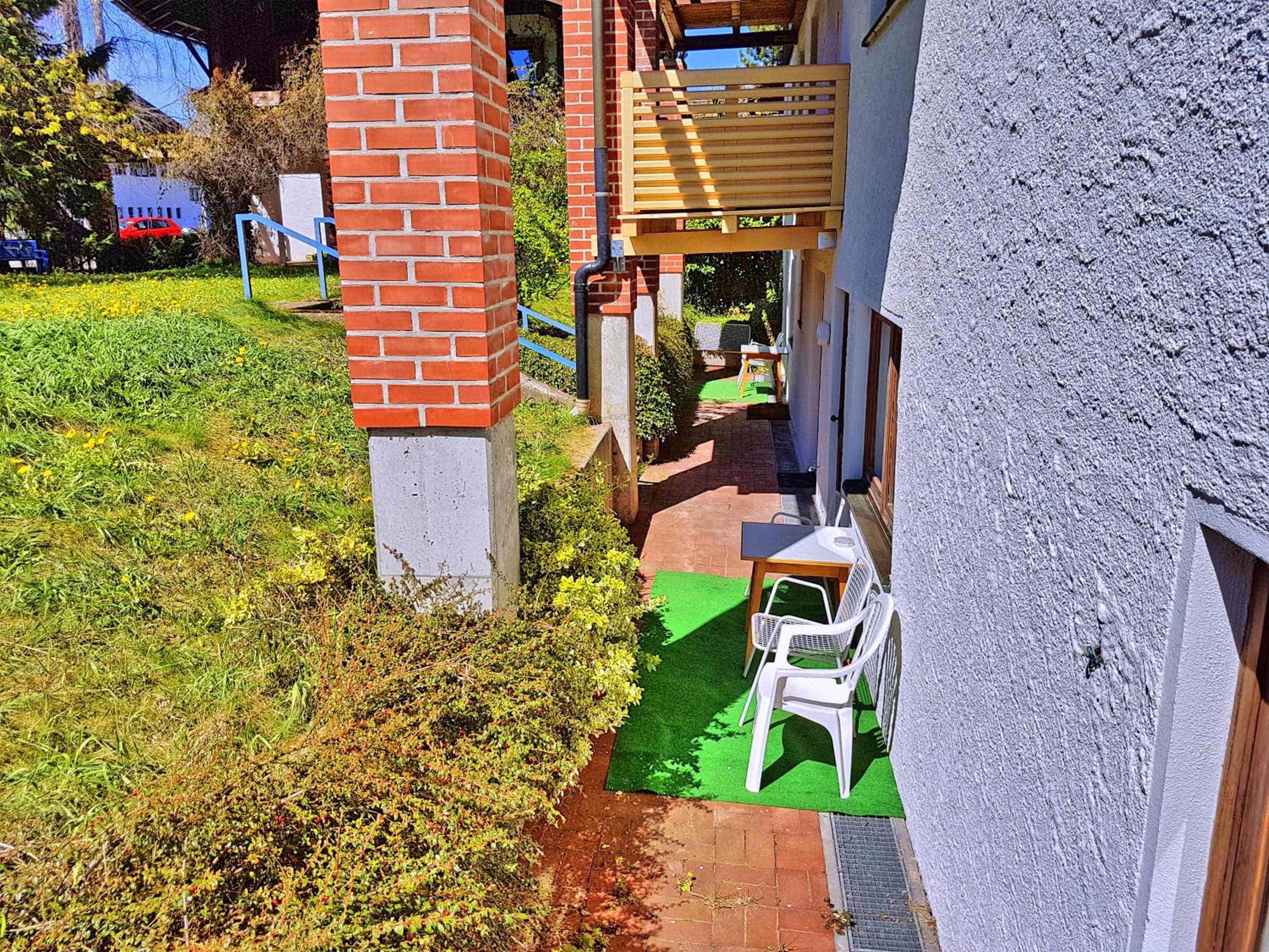One-Bedroom Apartment with Terrace - Basement photo 3