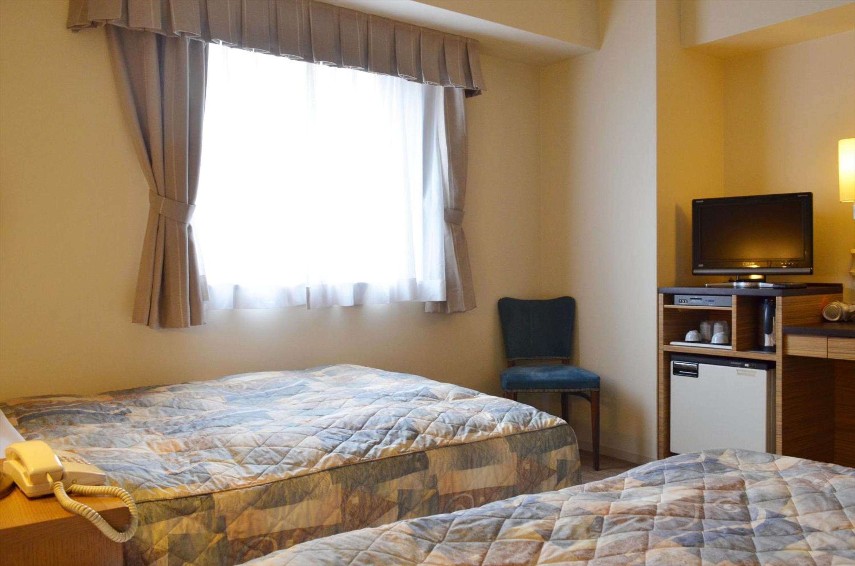Twin Room - Single Use -Smoking photo 3