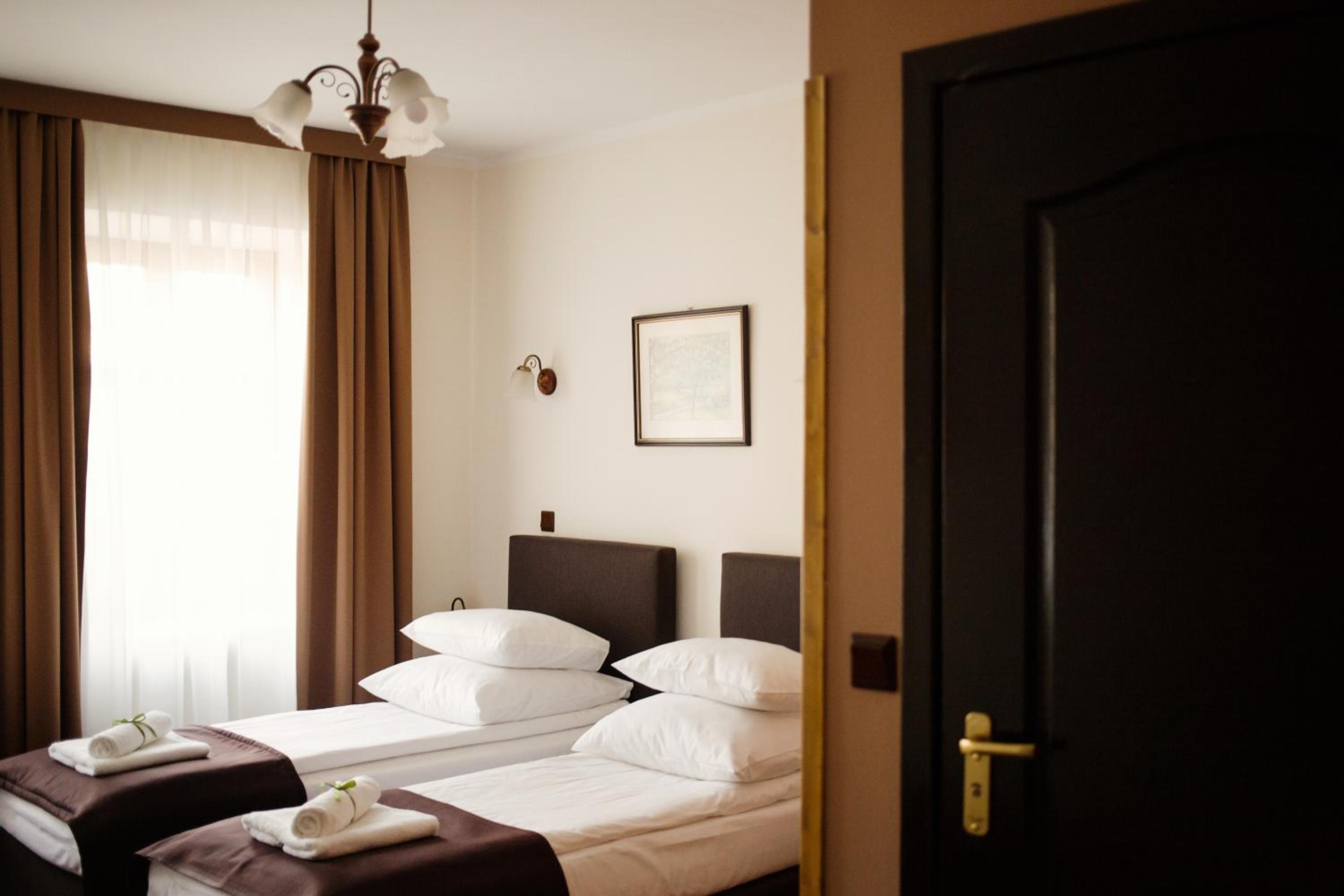 Double or Twin Room - Photo 13