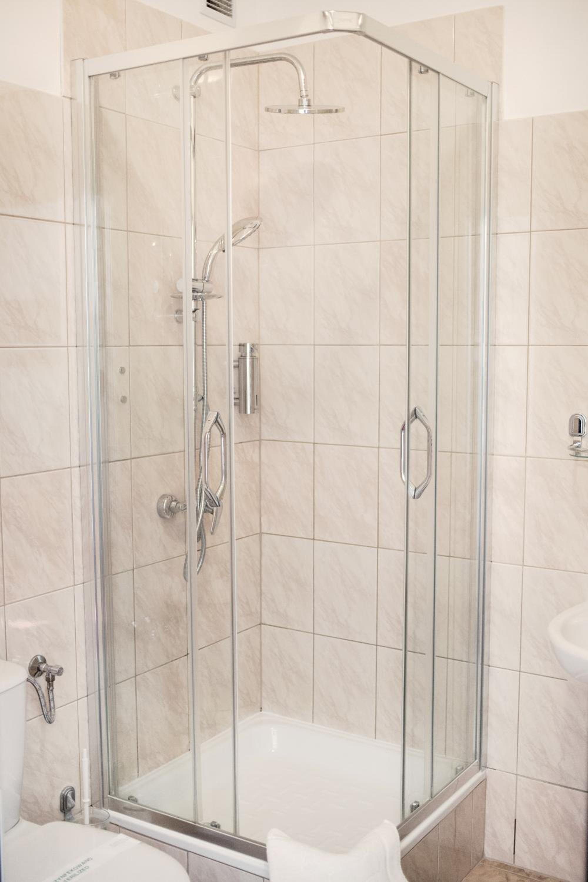 Double or Twin Room - Photo 4