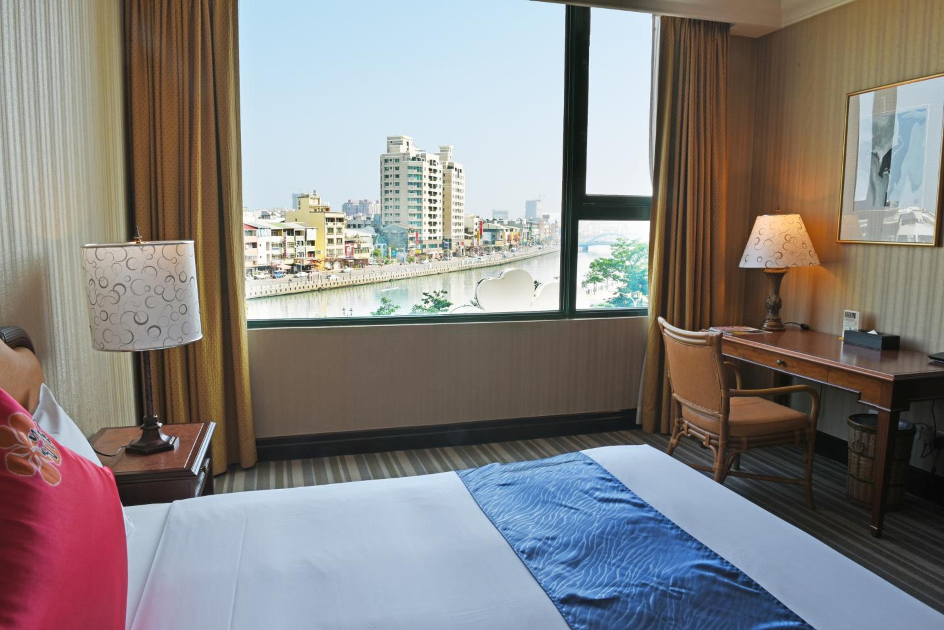 Deluxe Suite photo 3