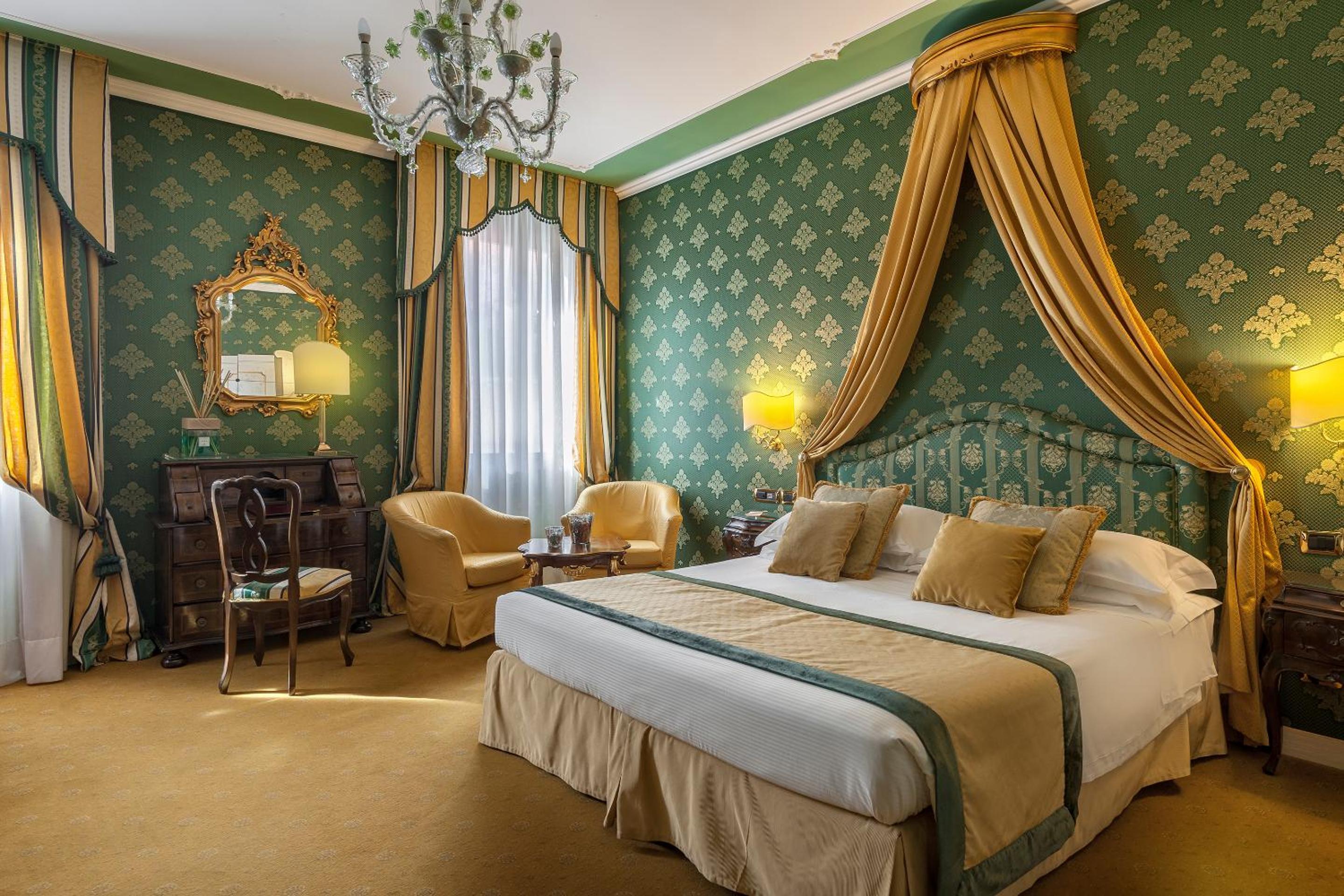 Superior Double Room with Canal View photo 1