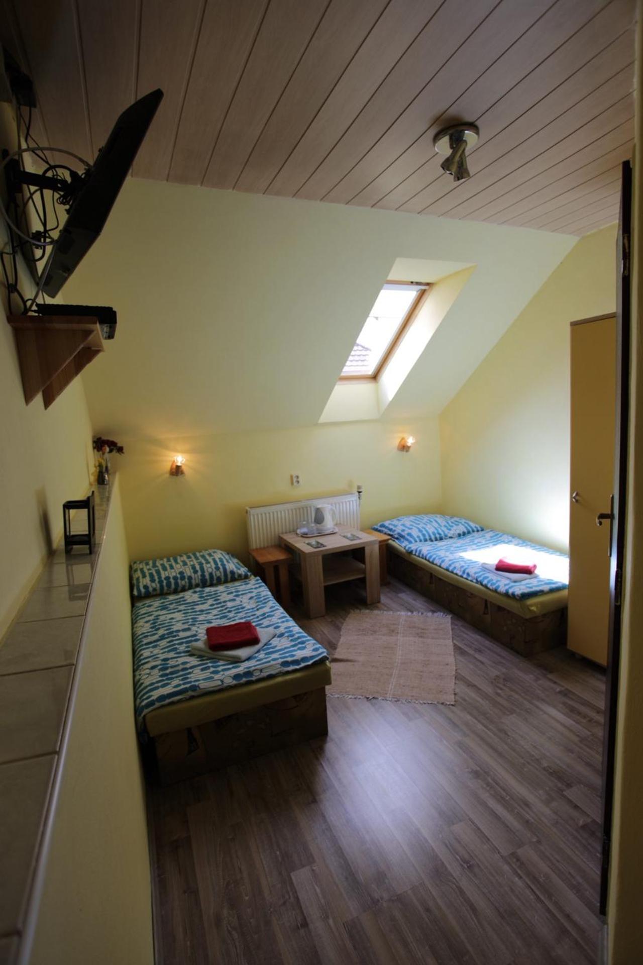 Twin Room with Private Bathroom photo 1