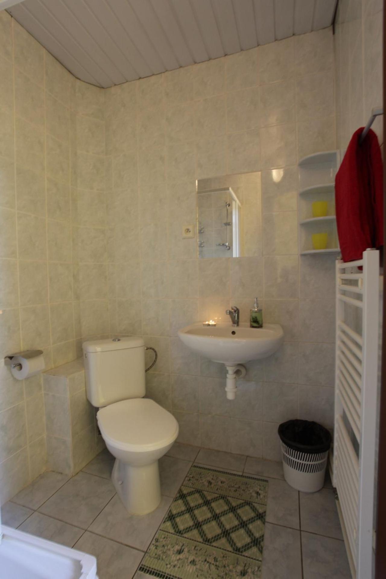 Twin Room with Private Bathroom photo 2