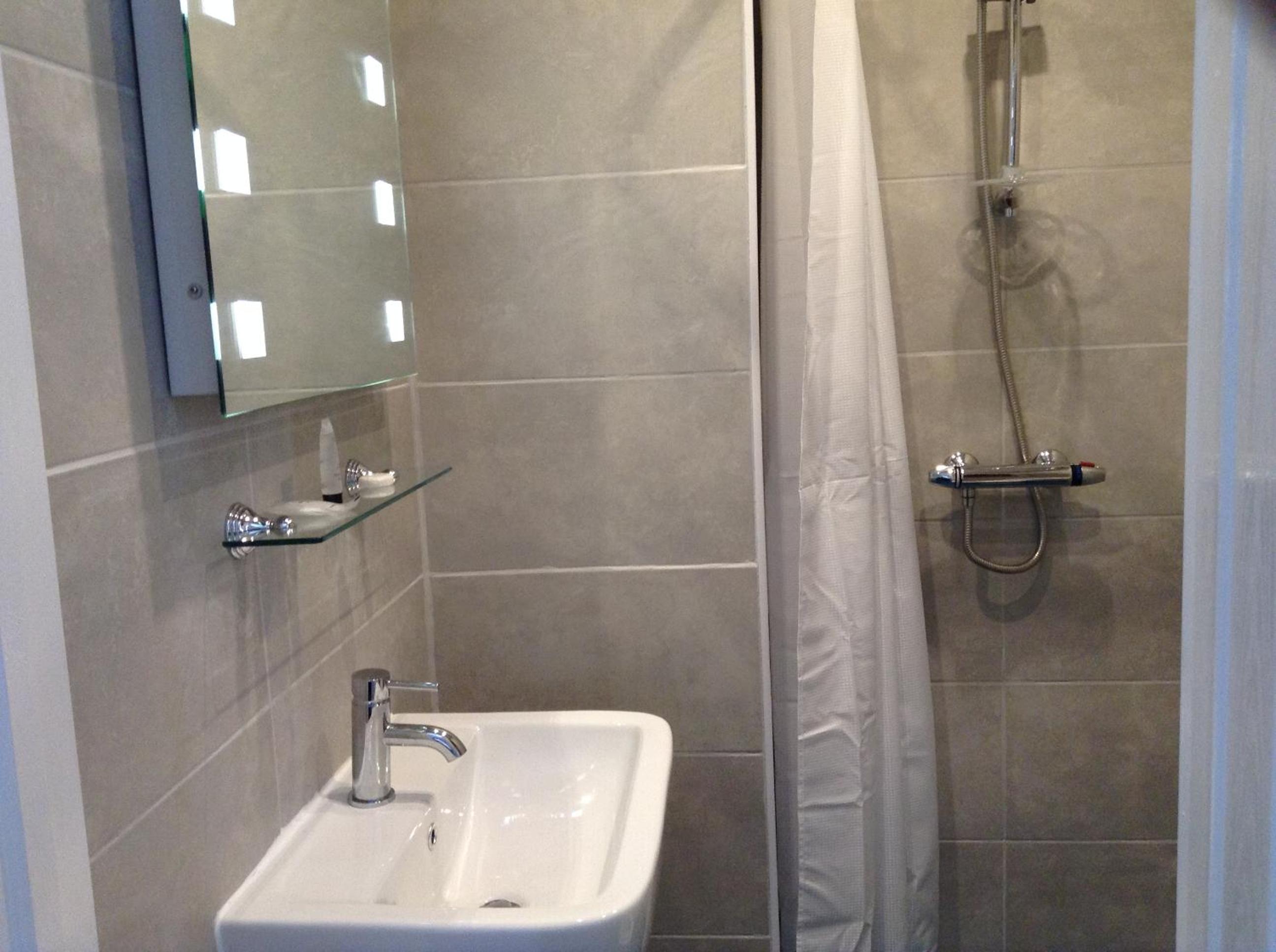 Family Room with Private Bathroom - Photo 12
