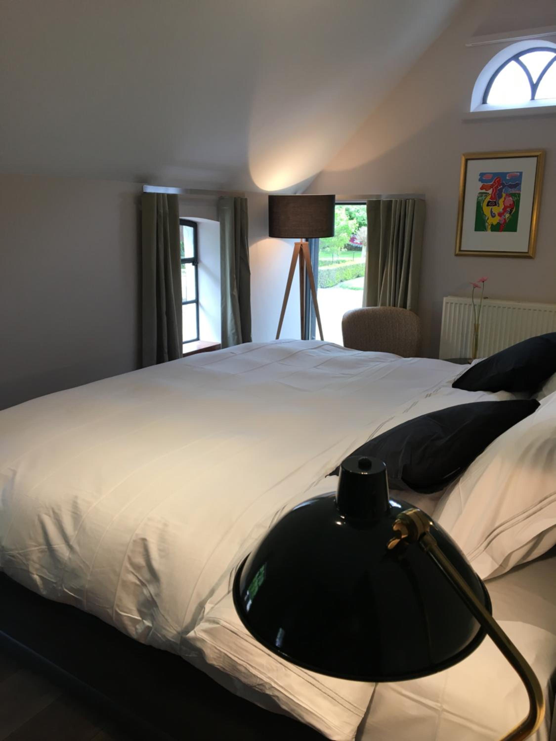 Deluxe Double Room with Bath - Photo 4