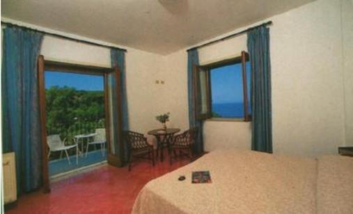 Triple Room with Sea View