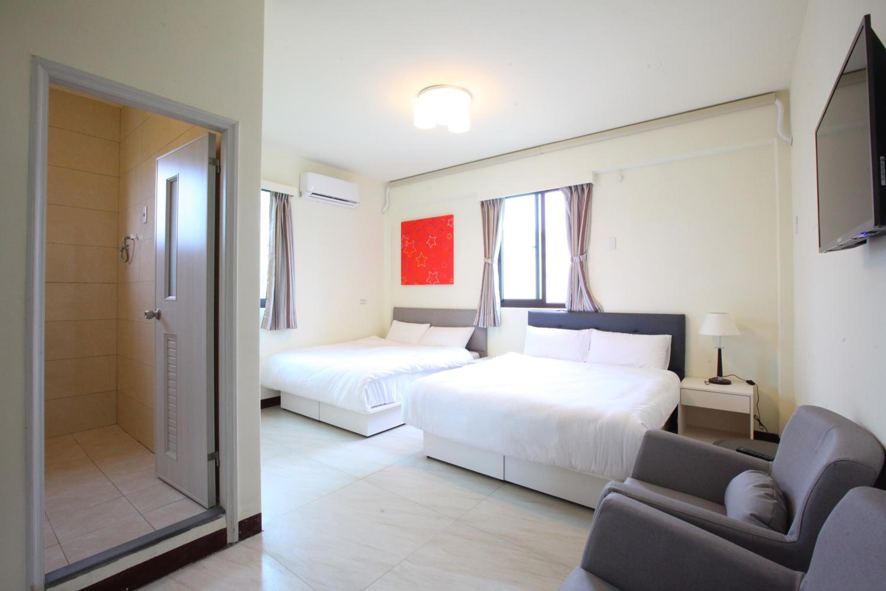Quadruple Room with Private Bathroom photo 1