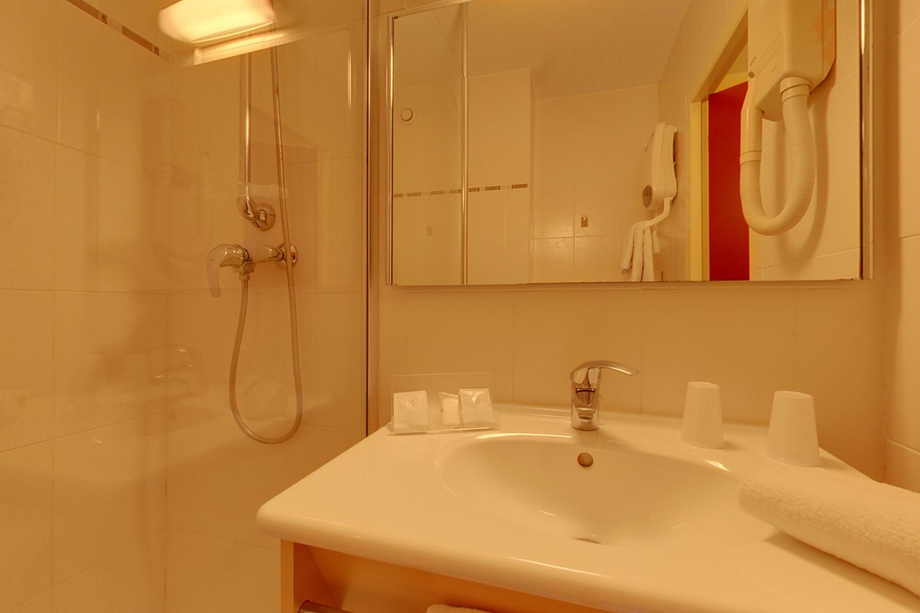 Double Room - Photo 7