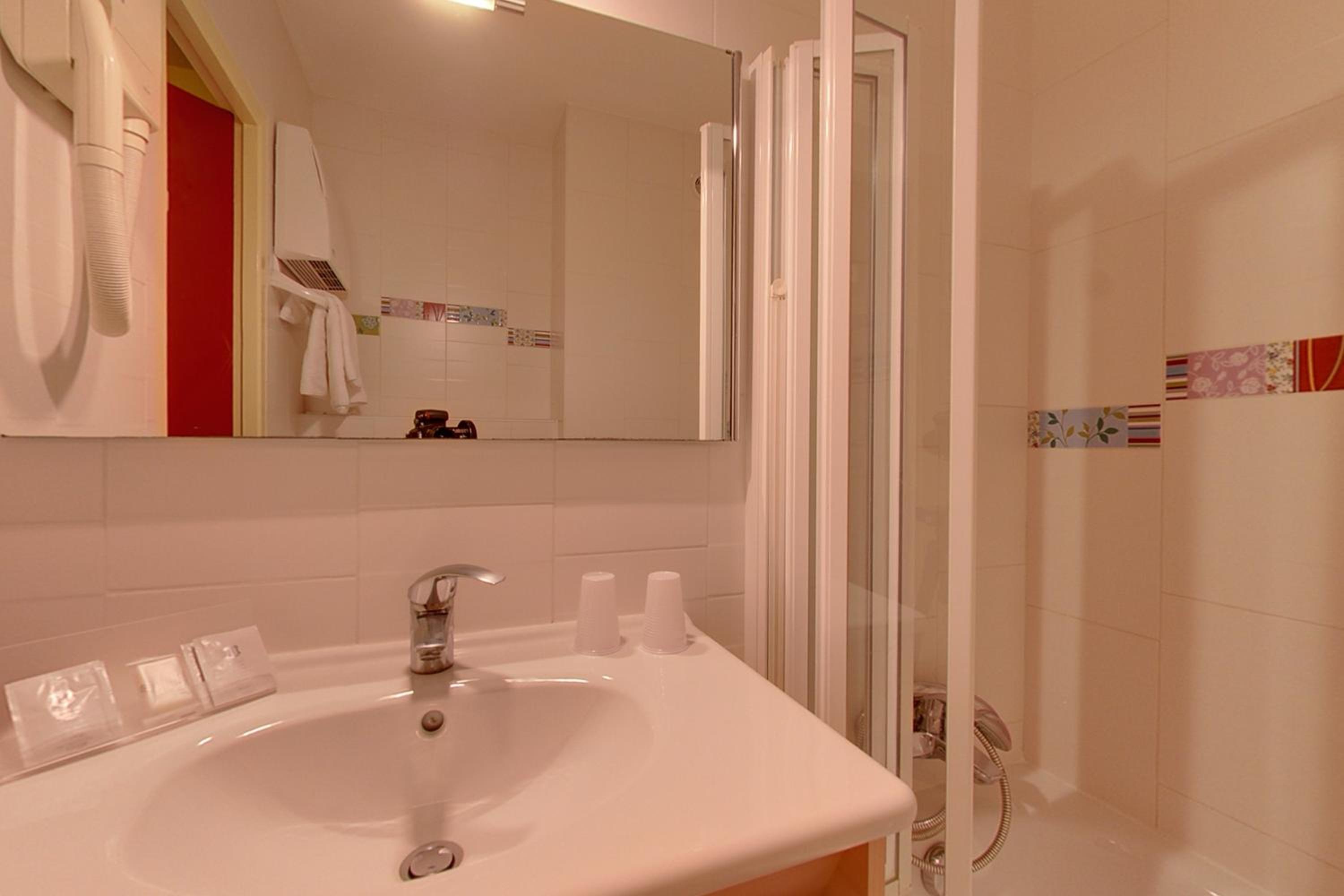 Double Room - Photo 8