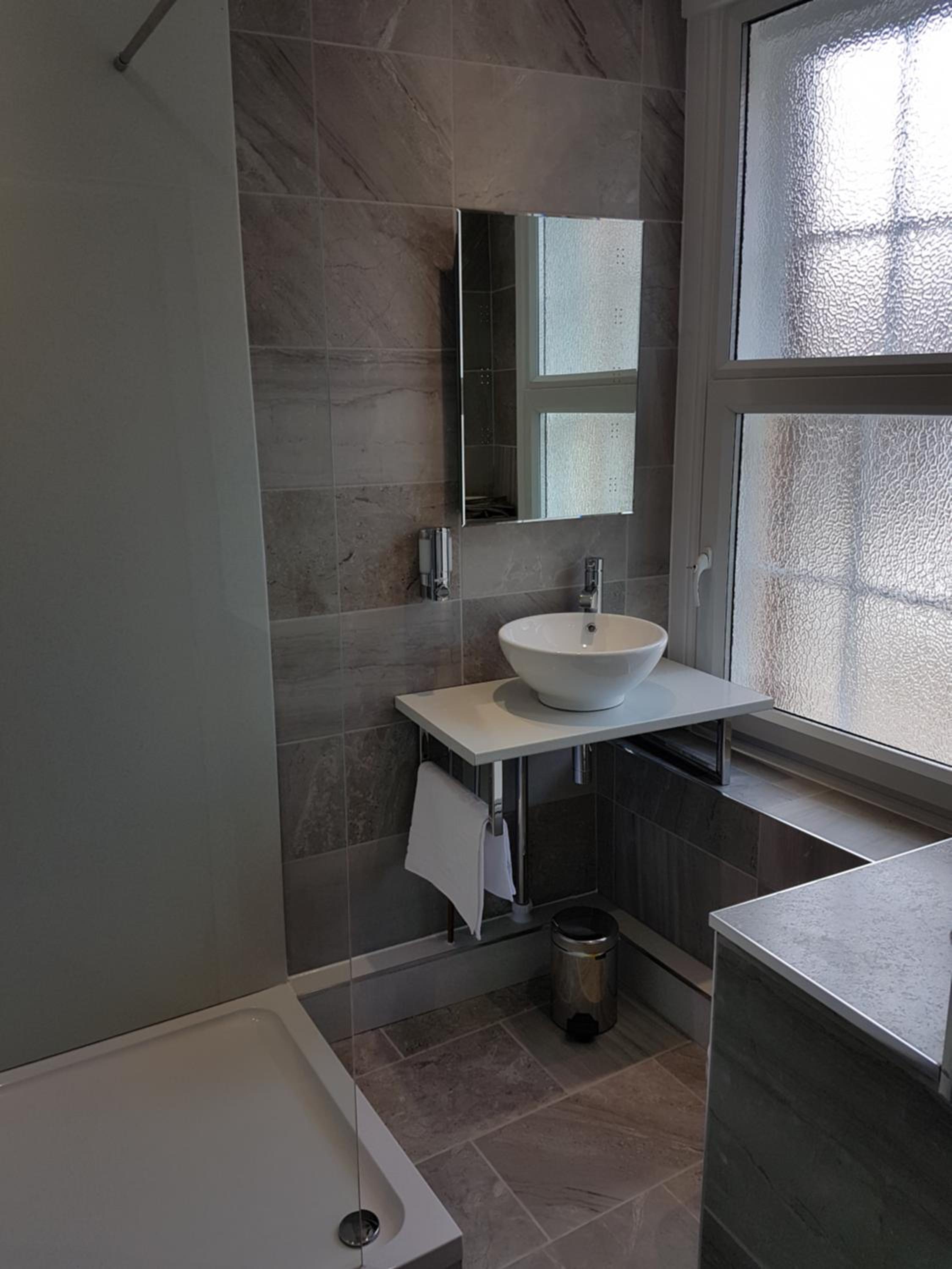 Deluxe Double Room - Photo 11