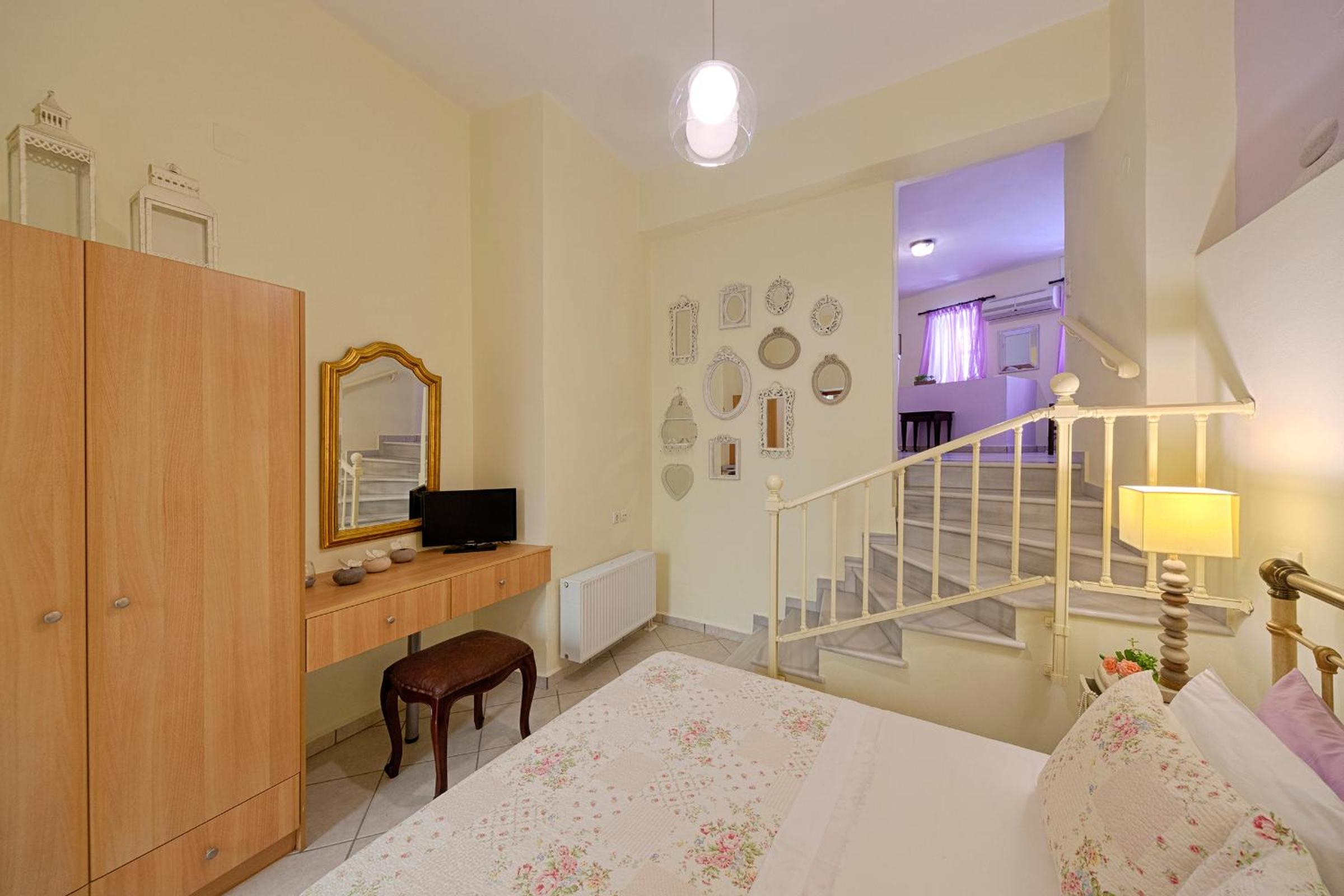 Apartment - Split Level photo 2