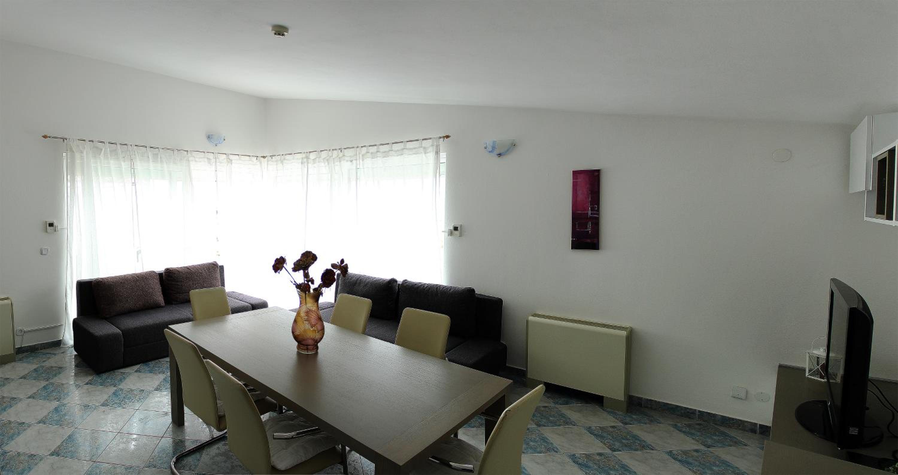 Three-Bedroom Apartment with Sea View (8 Adults) photo 2