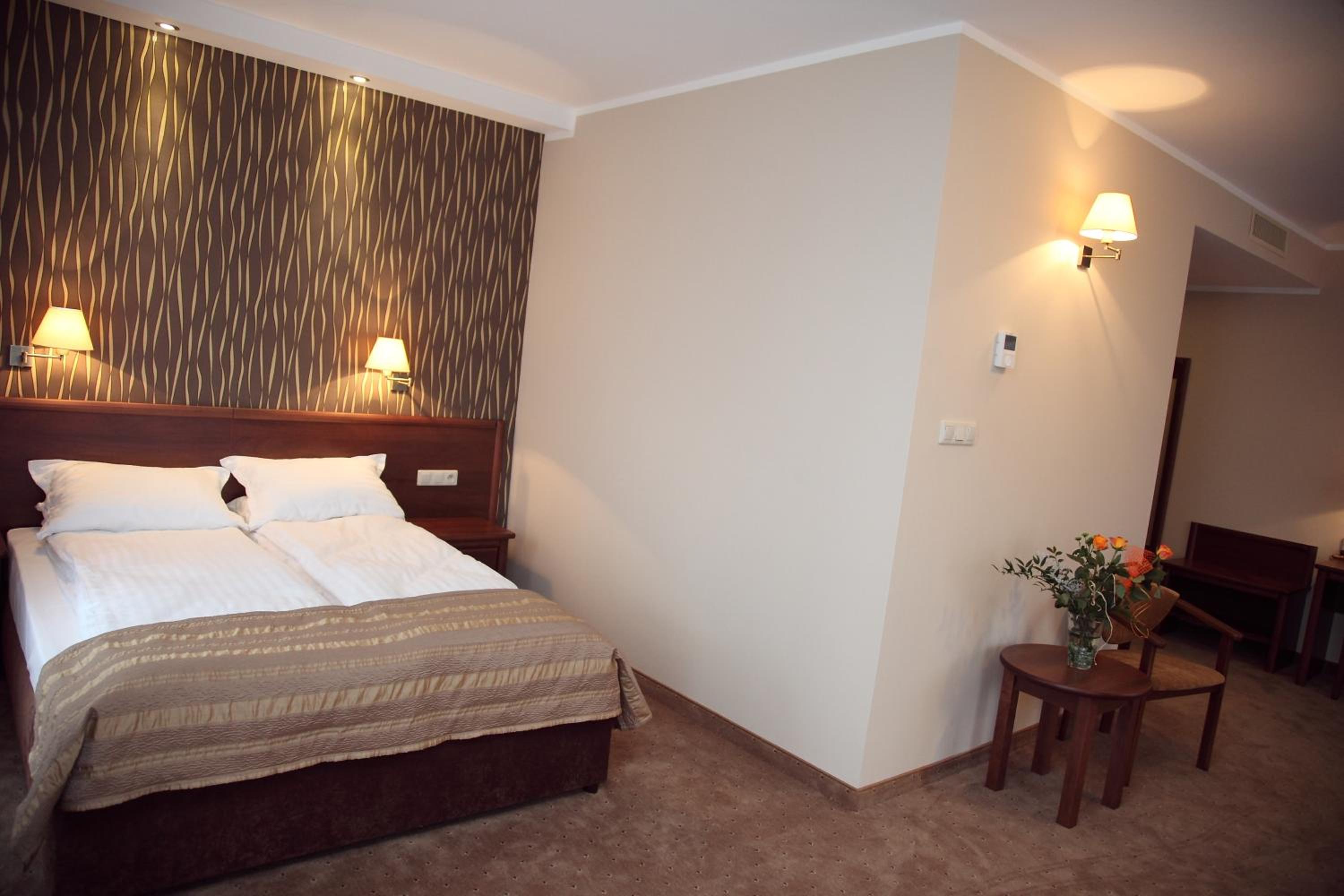 Double or Twin Room - Photo 3