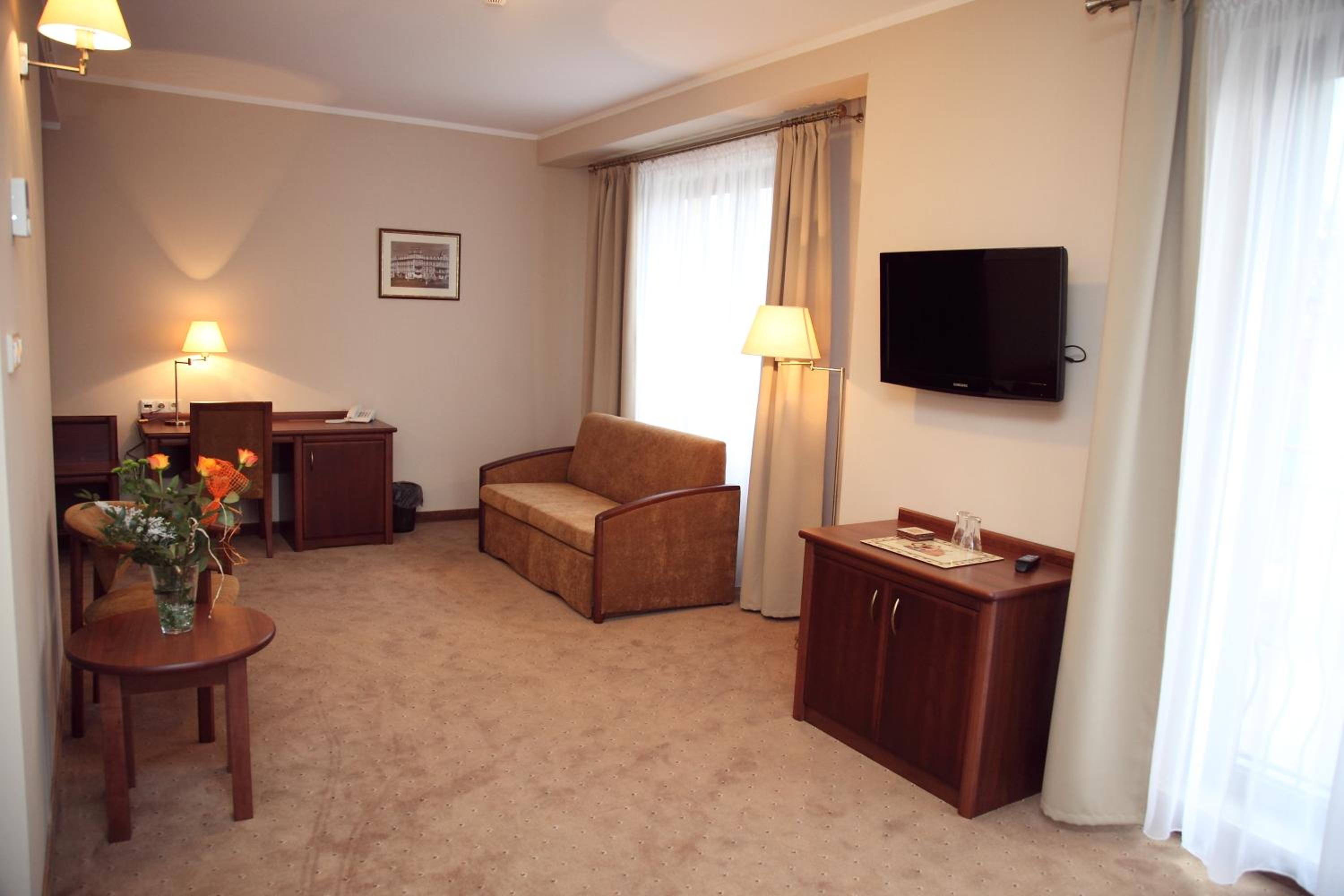 Double or Twin Room - Photo 6