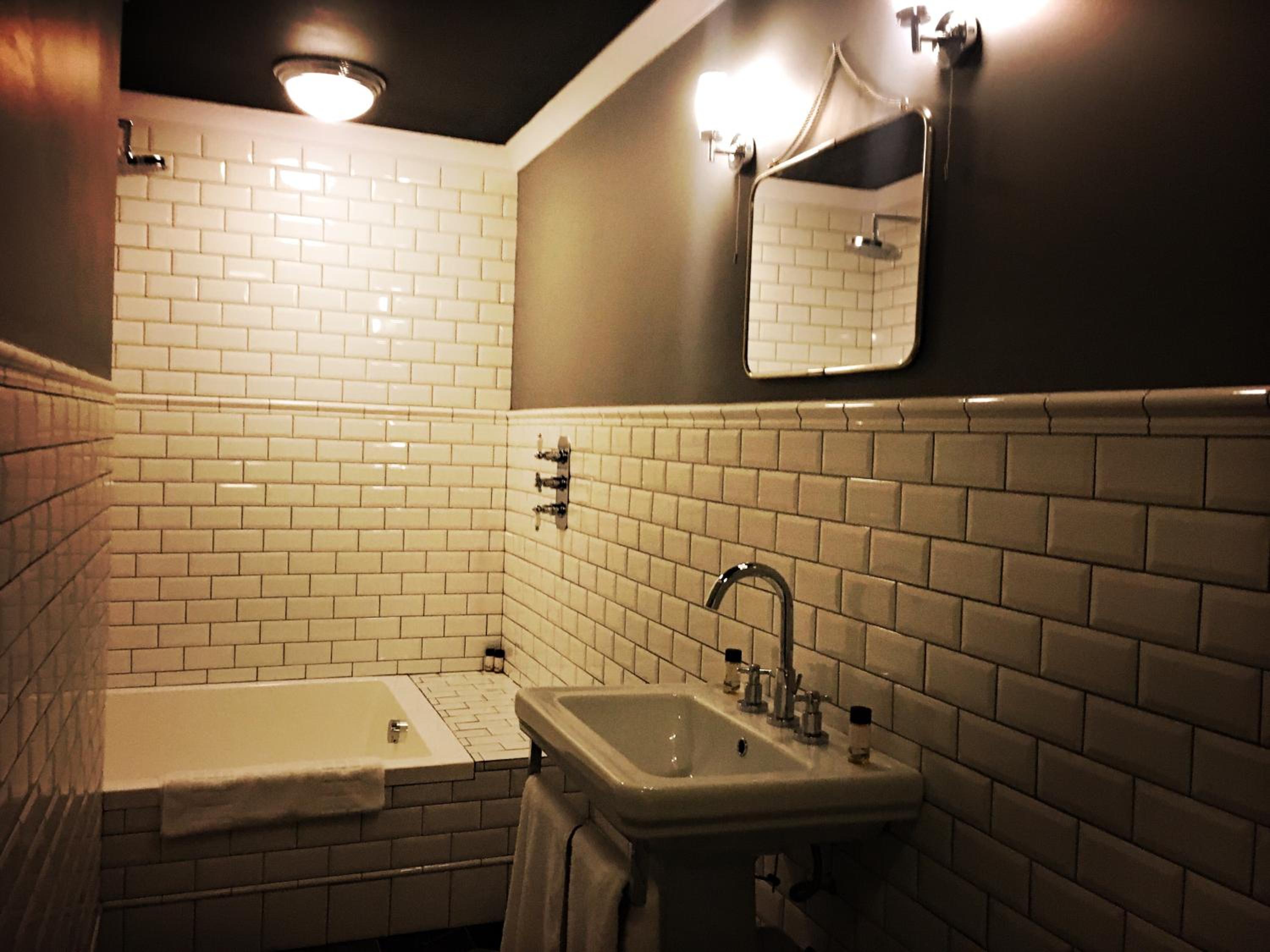 Suite with Balcony - Photo 8