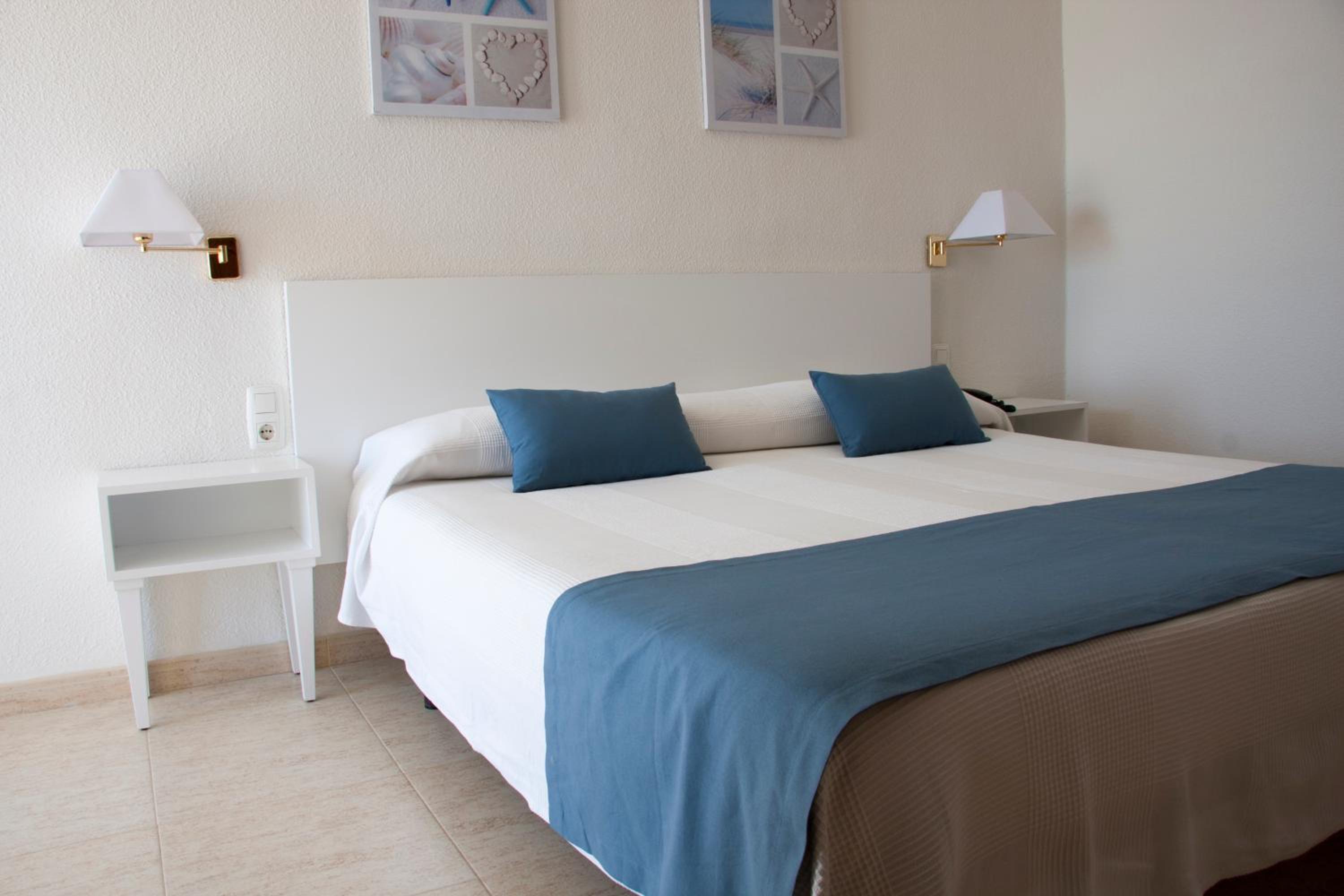 Double or Twin Room with Sea View - Photo 2