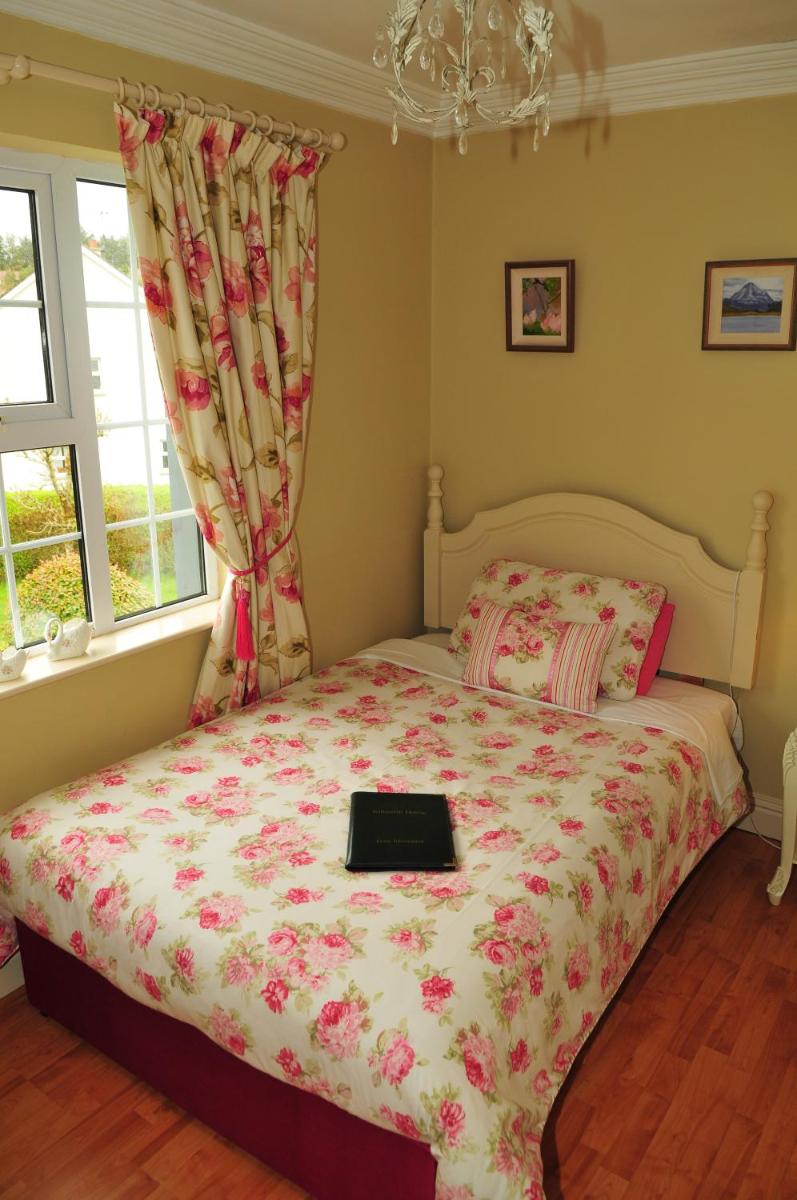 Single Room with Shared Bathroom photo 3