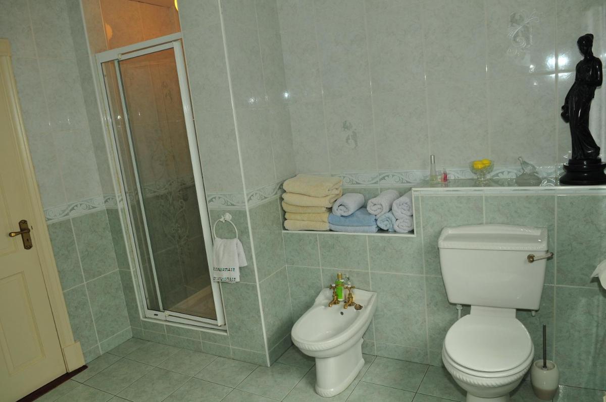 Double Room with Shared Bathroom photo 1
