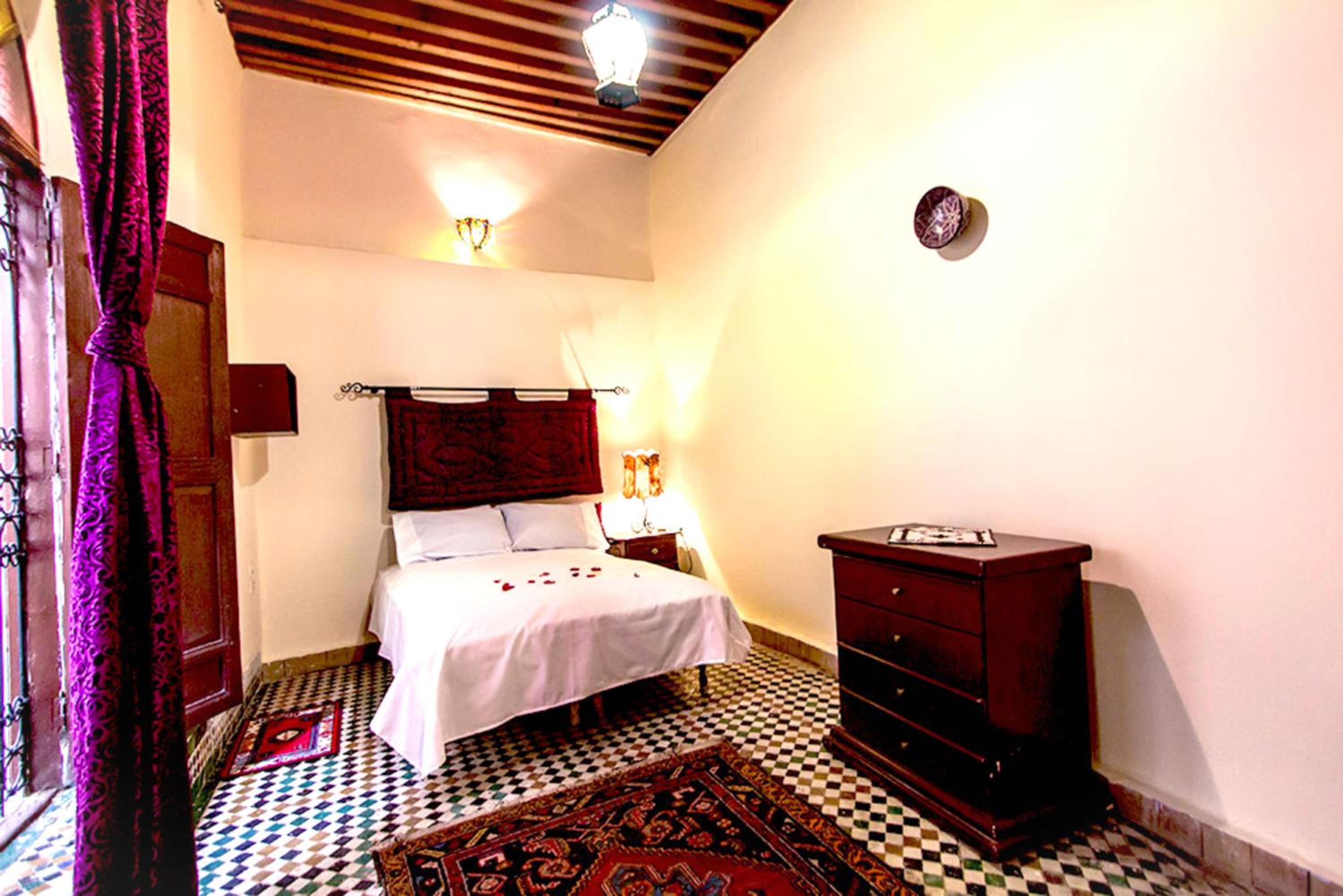 Deluxe Double Room with Shower - Photo 6