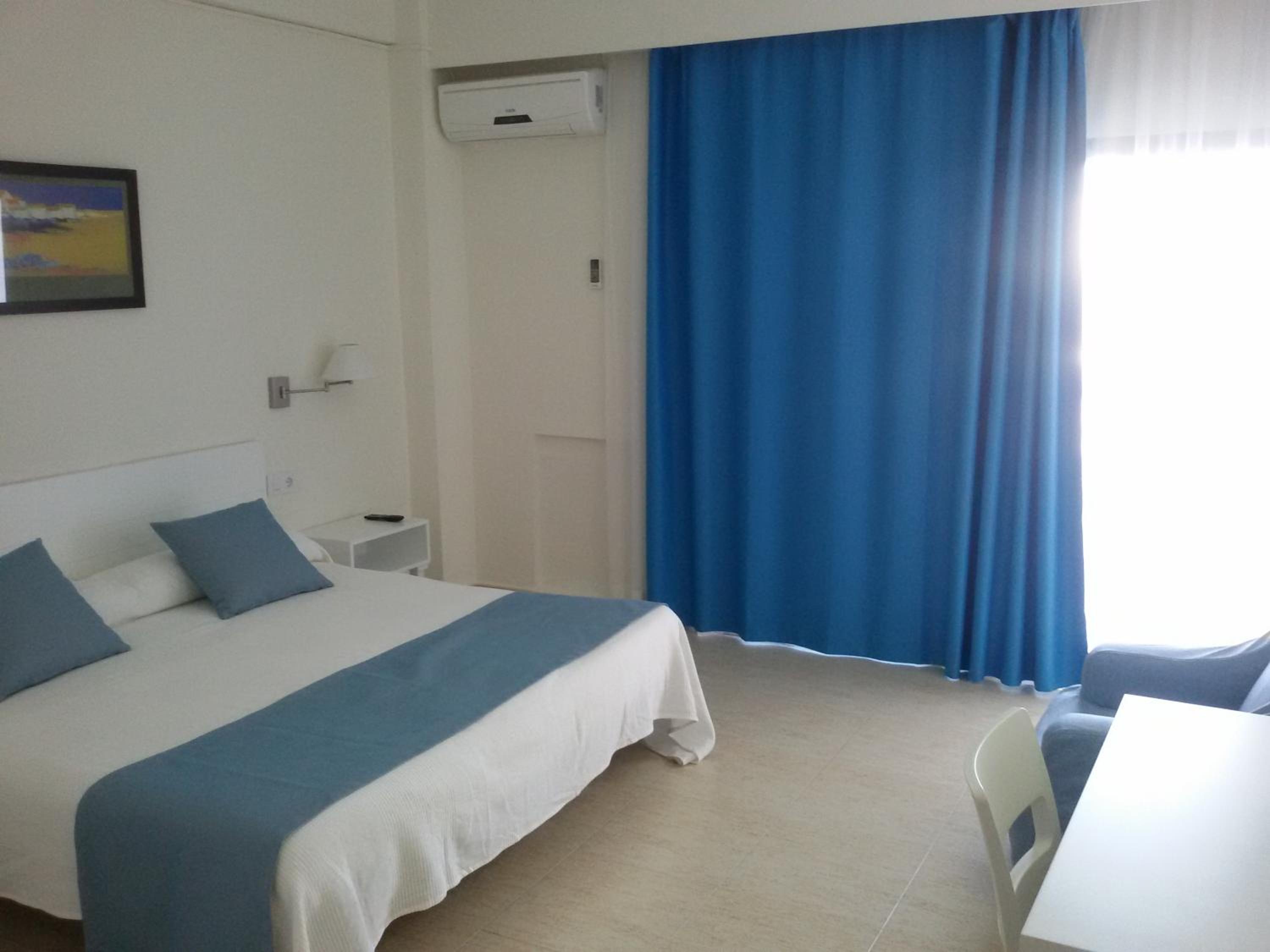 Double or Twin Room with Pool View - Photo 2