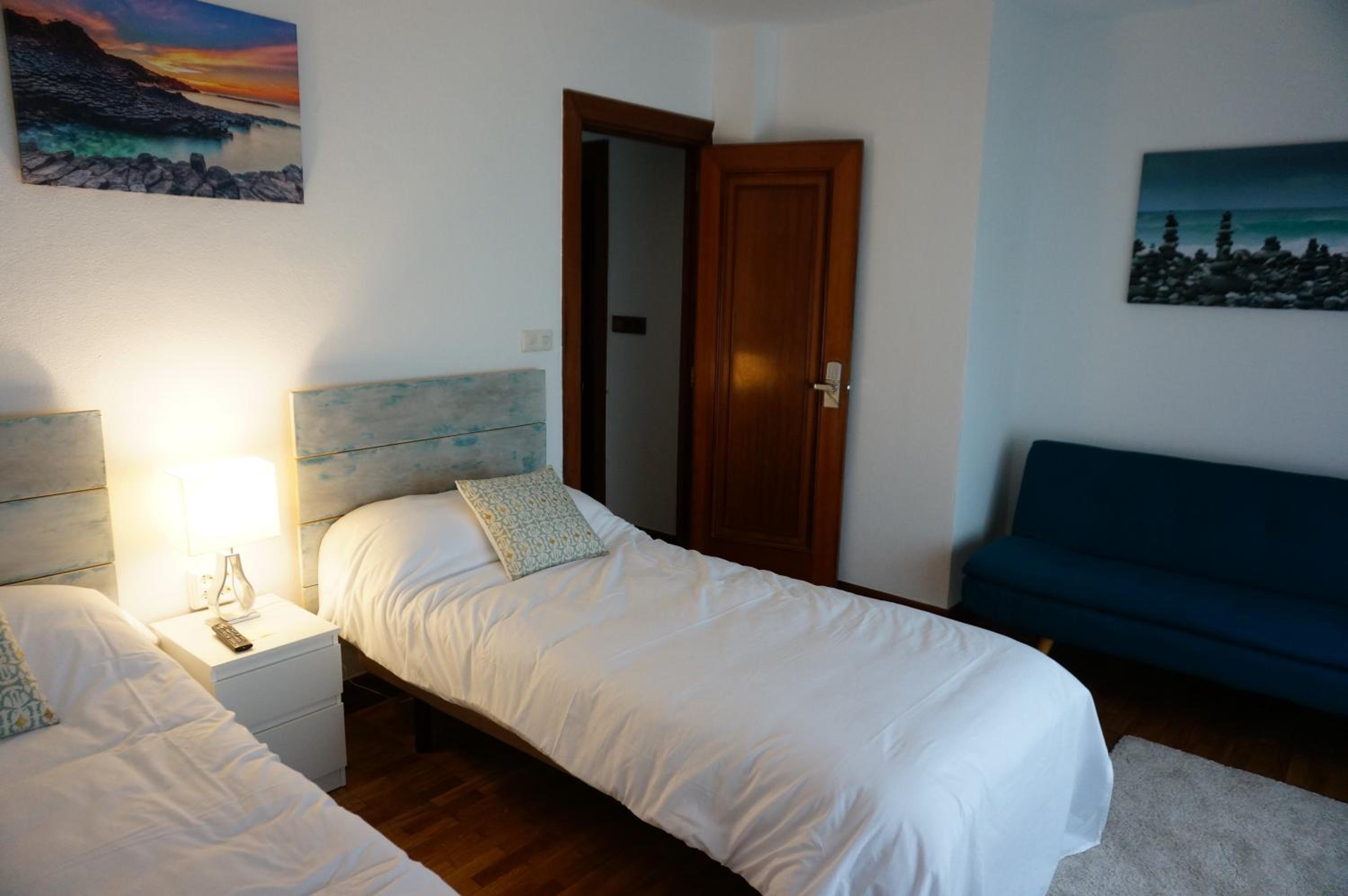 Twin Room with Shared Bathroom photo 3