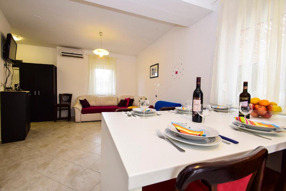 One-Bedroom Apartment - Ground Floor photo 3
