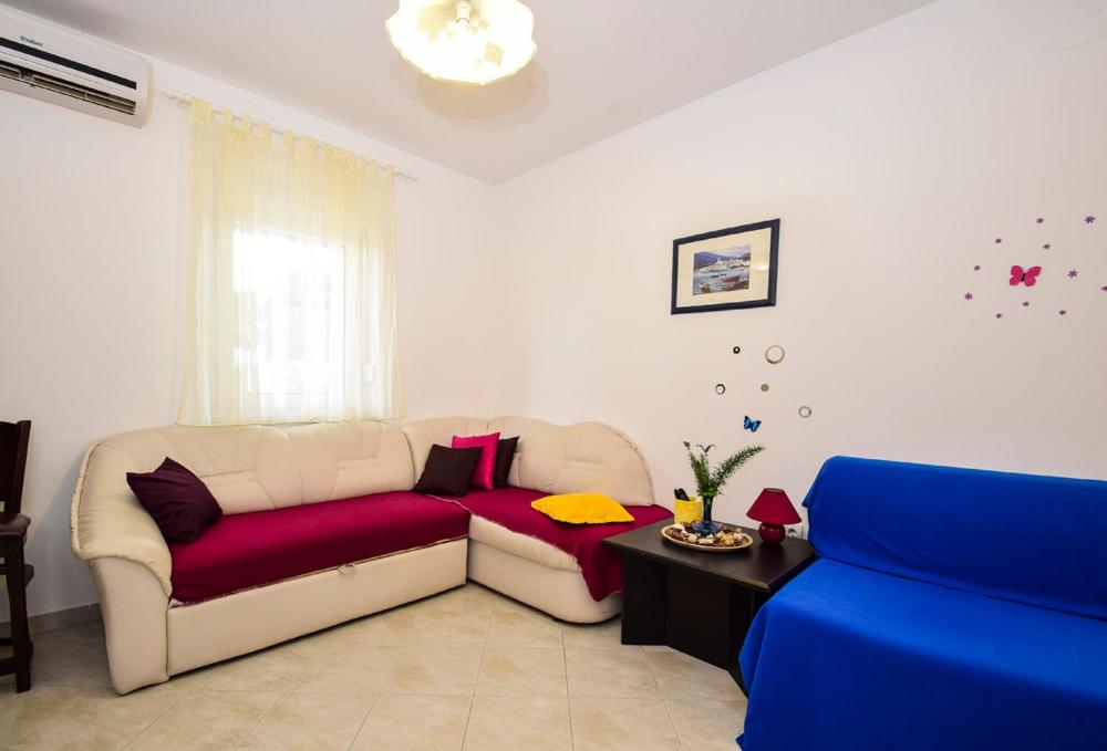 One-Bedroom Apartment - Ground Floor photo 2