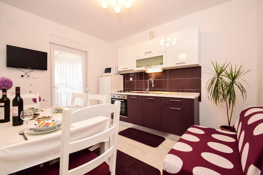 Two-Bedroom Apartment with Balcony and Sea View photo 2