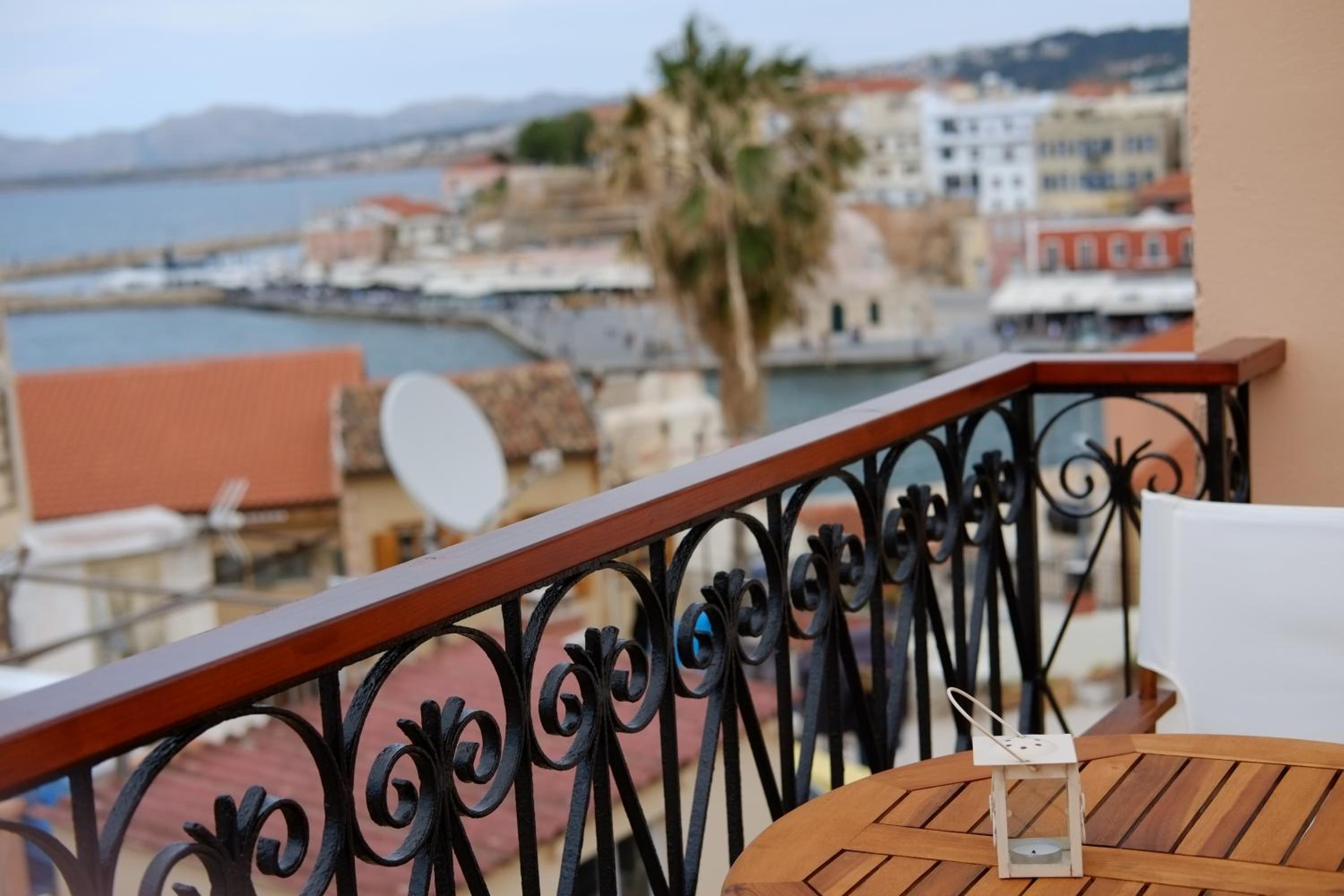 Studio with Private Balcony and Sea View - Photo 4