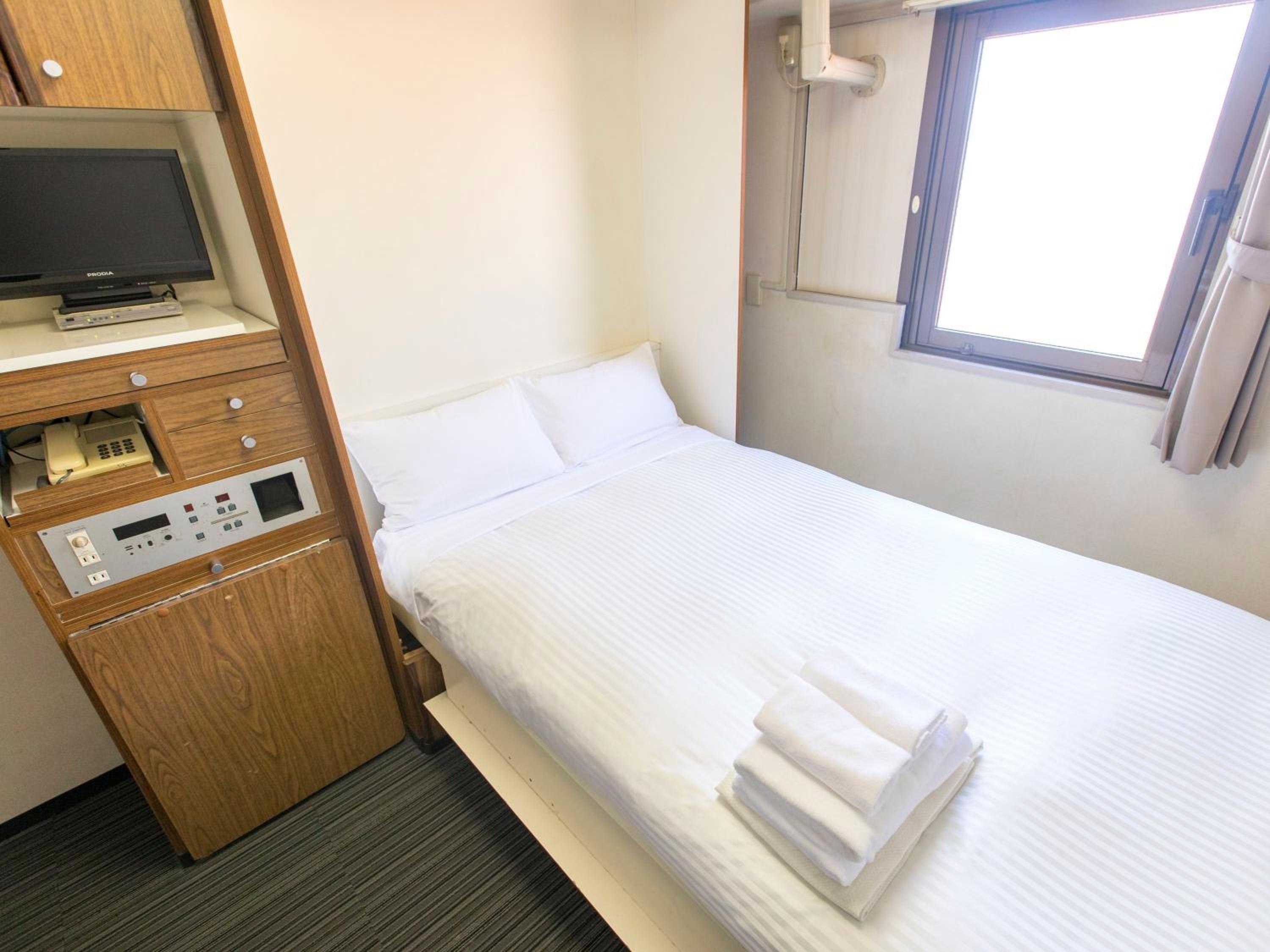 Economy Double Room with Small Double Bed - Smoking - Long Stay - House Keeping is Optional with Additional Cost photo 3