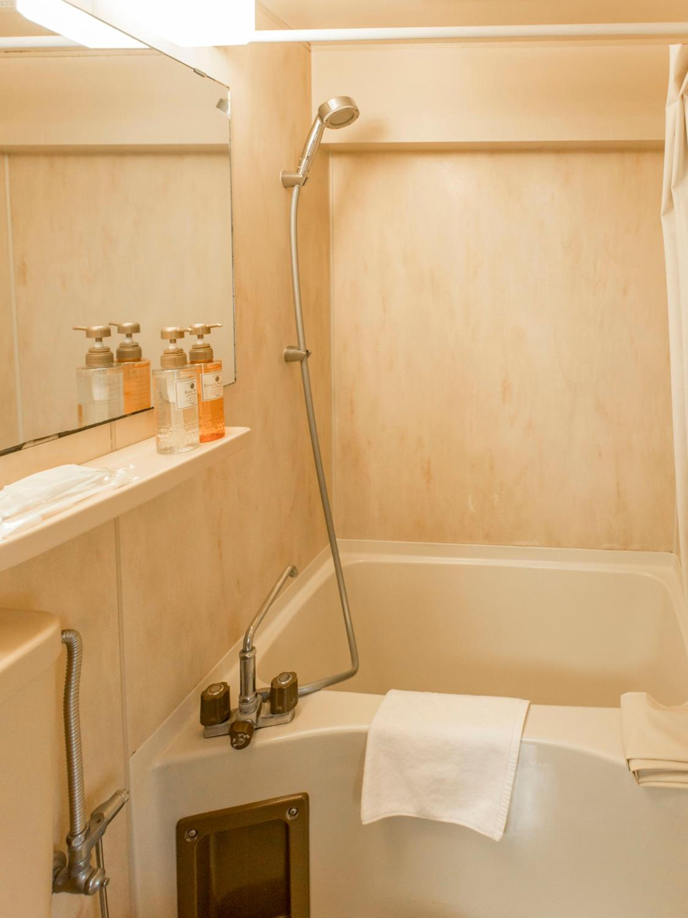 Economy Double Room with Small Double Bed - Smoking - Long Stay - House Keeping is Optional with Additional Cost photo 2