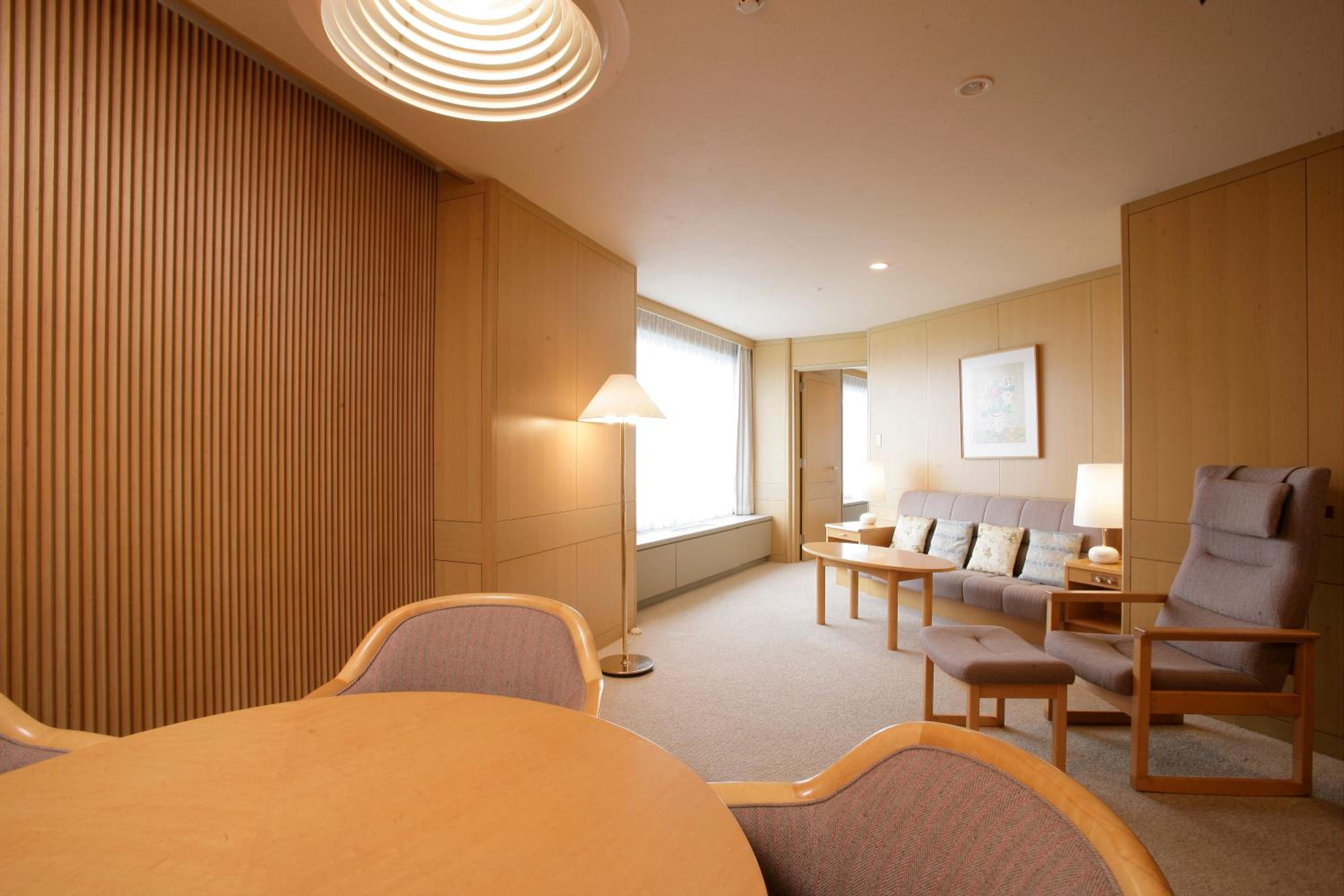 Corner Suite - Non-Smoking - Photo 6