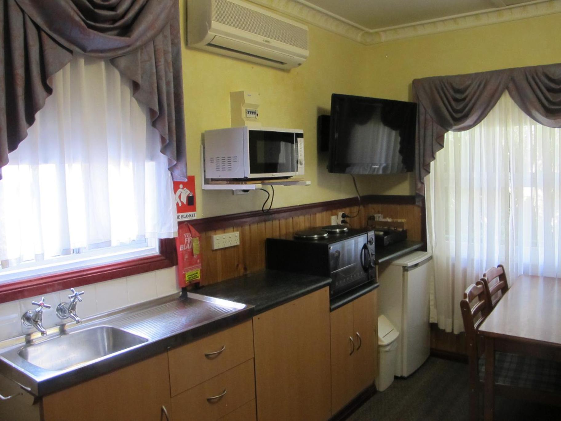 Standard Family Room photo 3