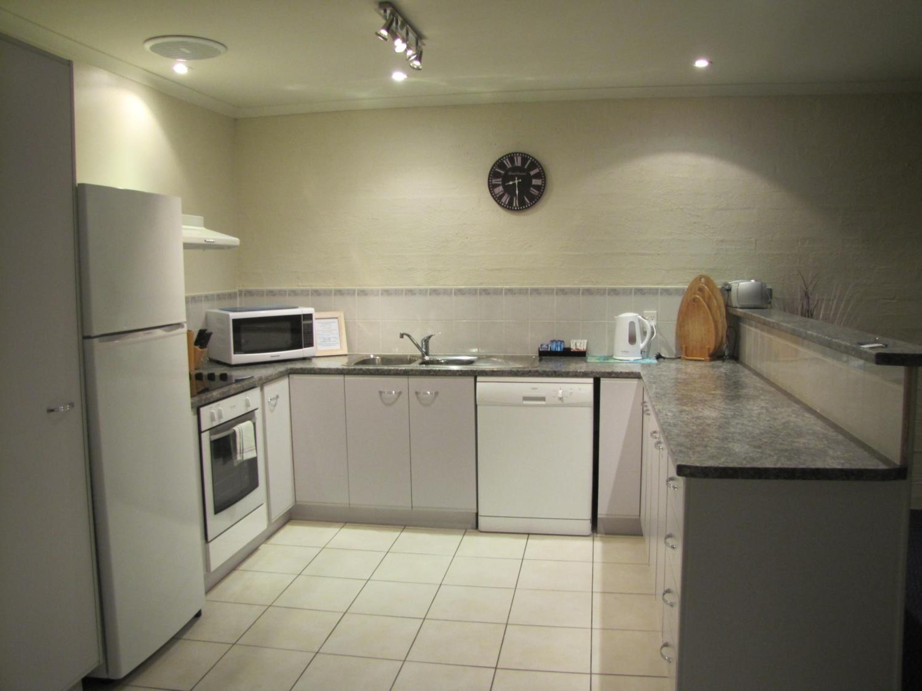 Two Bedroom Apartment - 3 night minimum stay photo 3